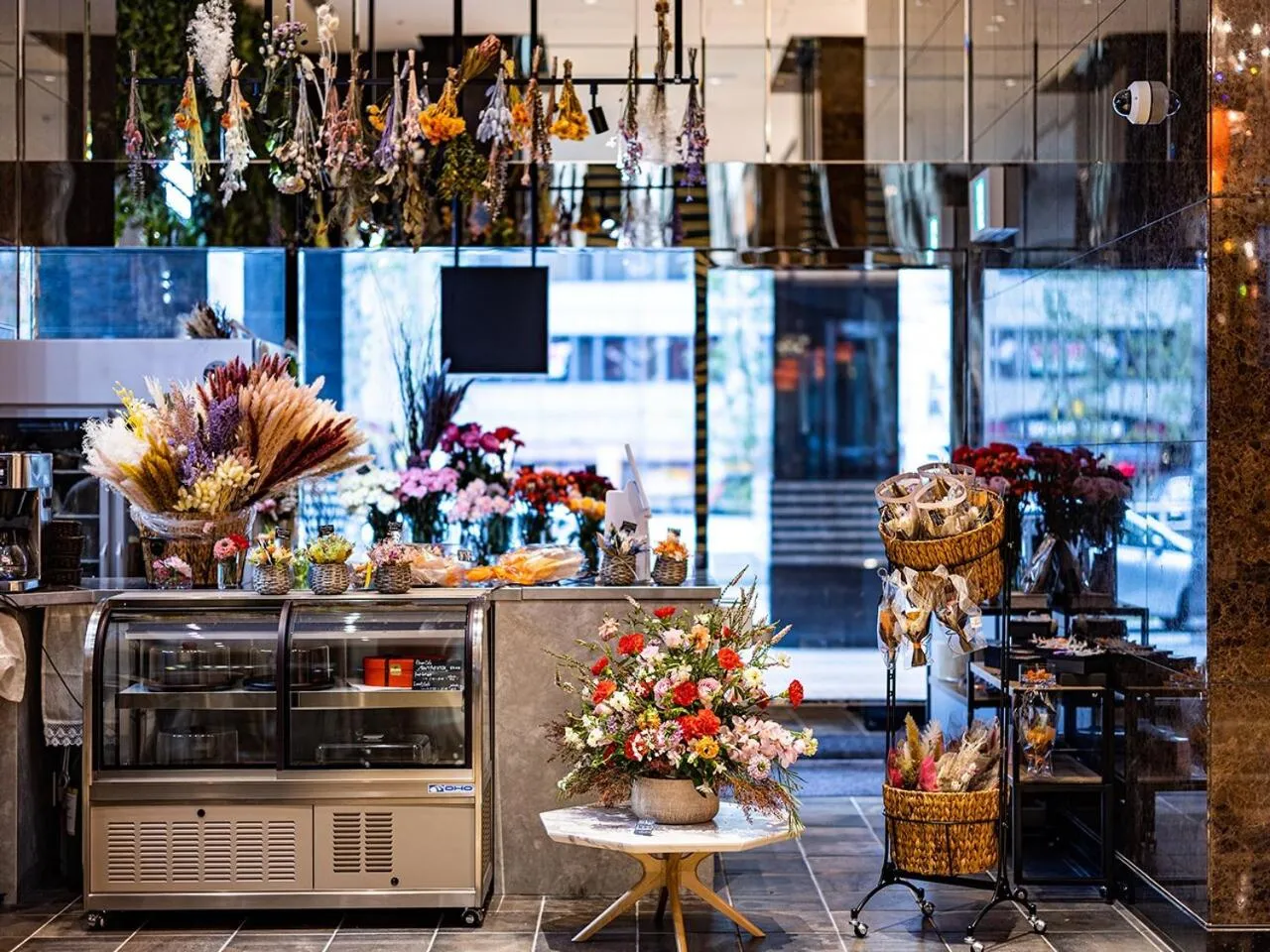 Restaurant/places to eat in APA Hotel & Resort Osaka Umeda Eki Tower