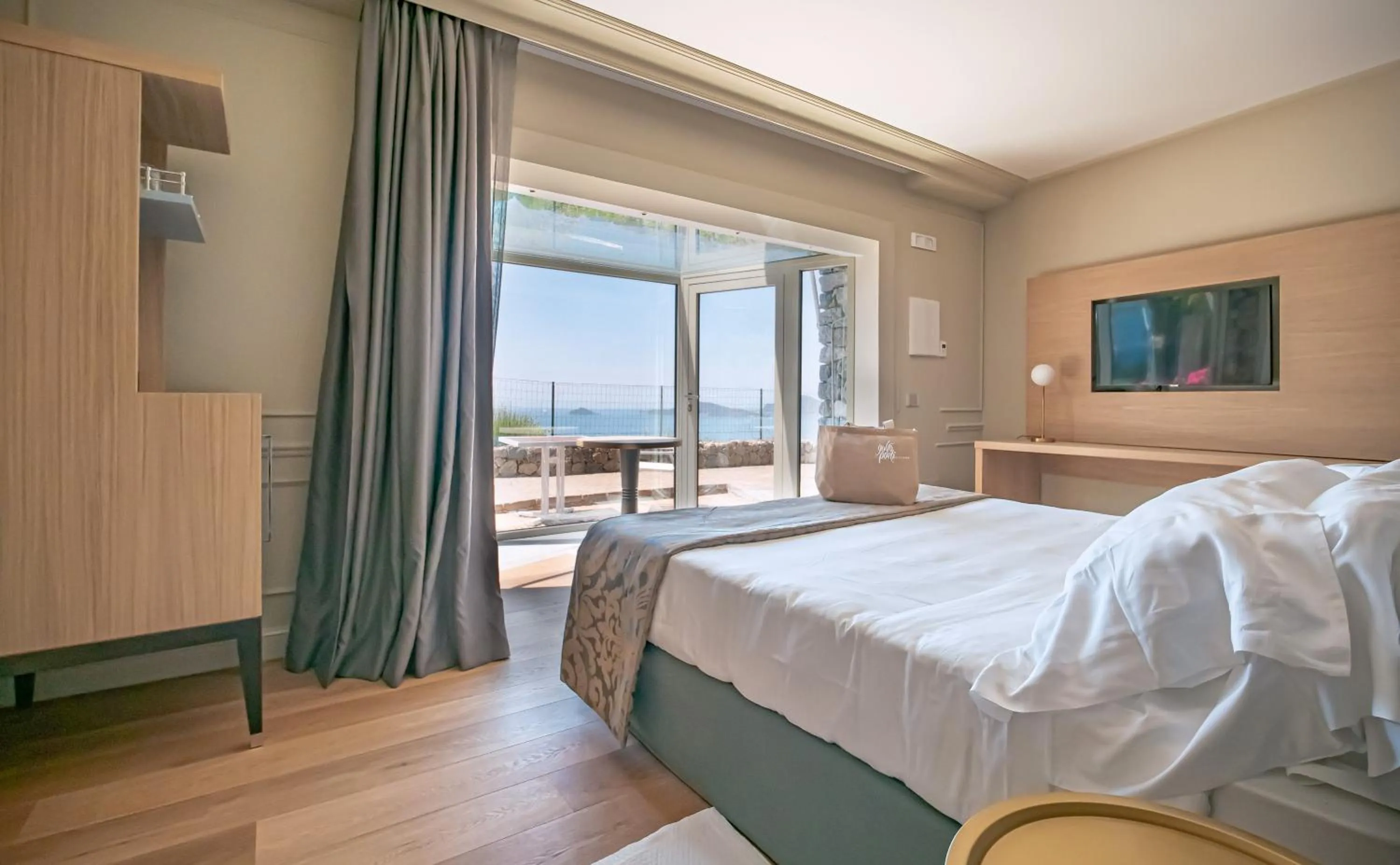 Photo of the whole room, Bed in Golfo dei Poeti Relais & Spa