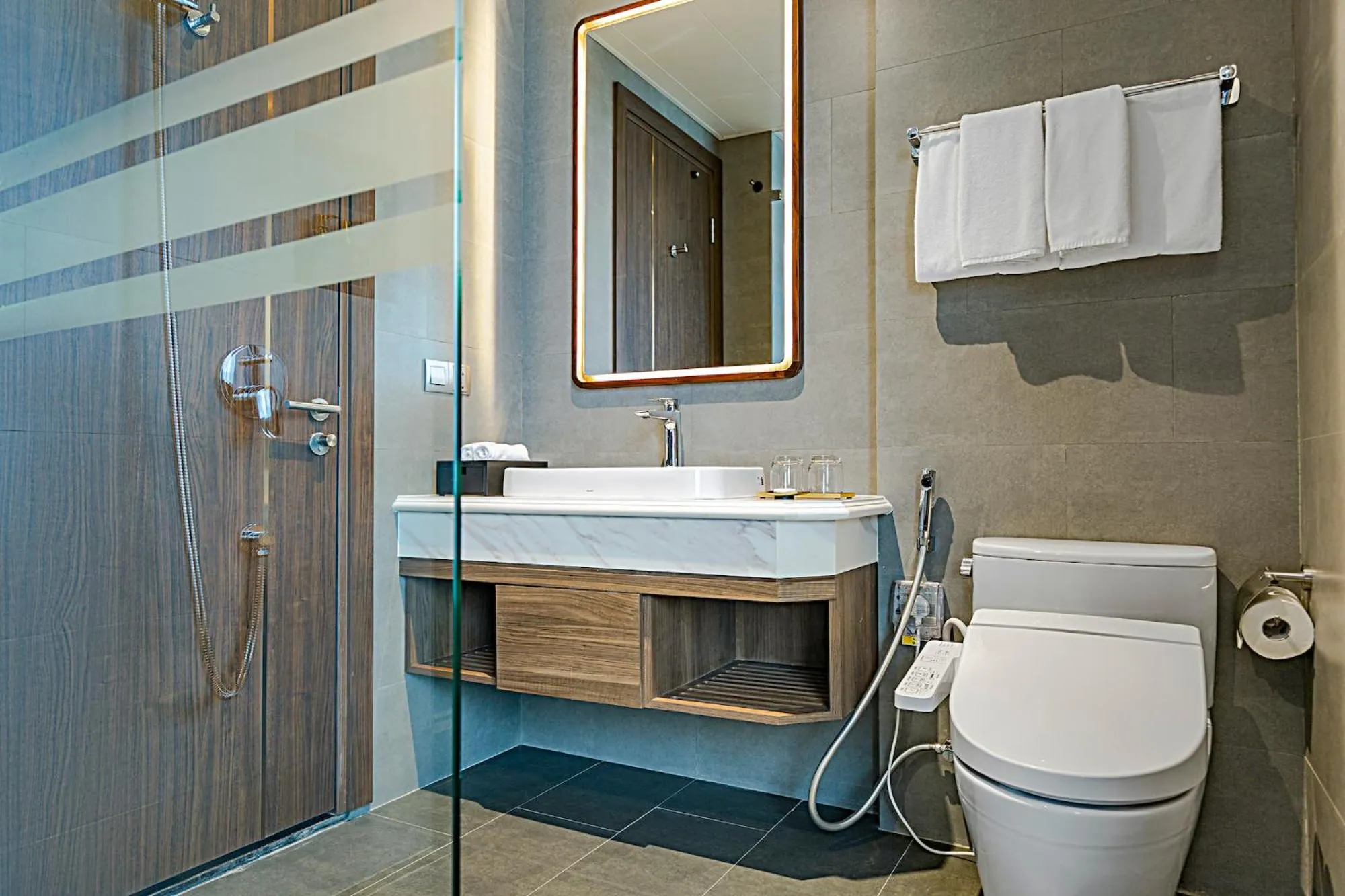 Shower in Peninsula Hotel Danang