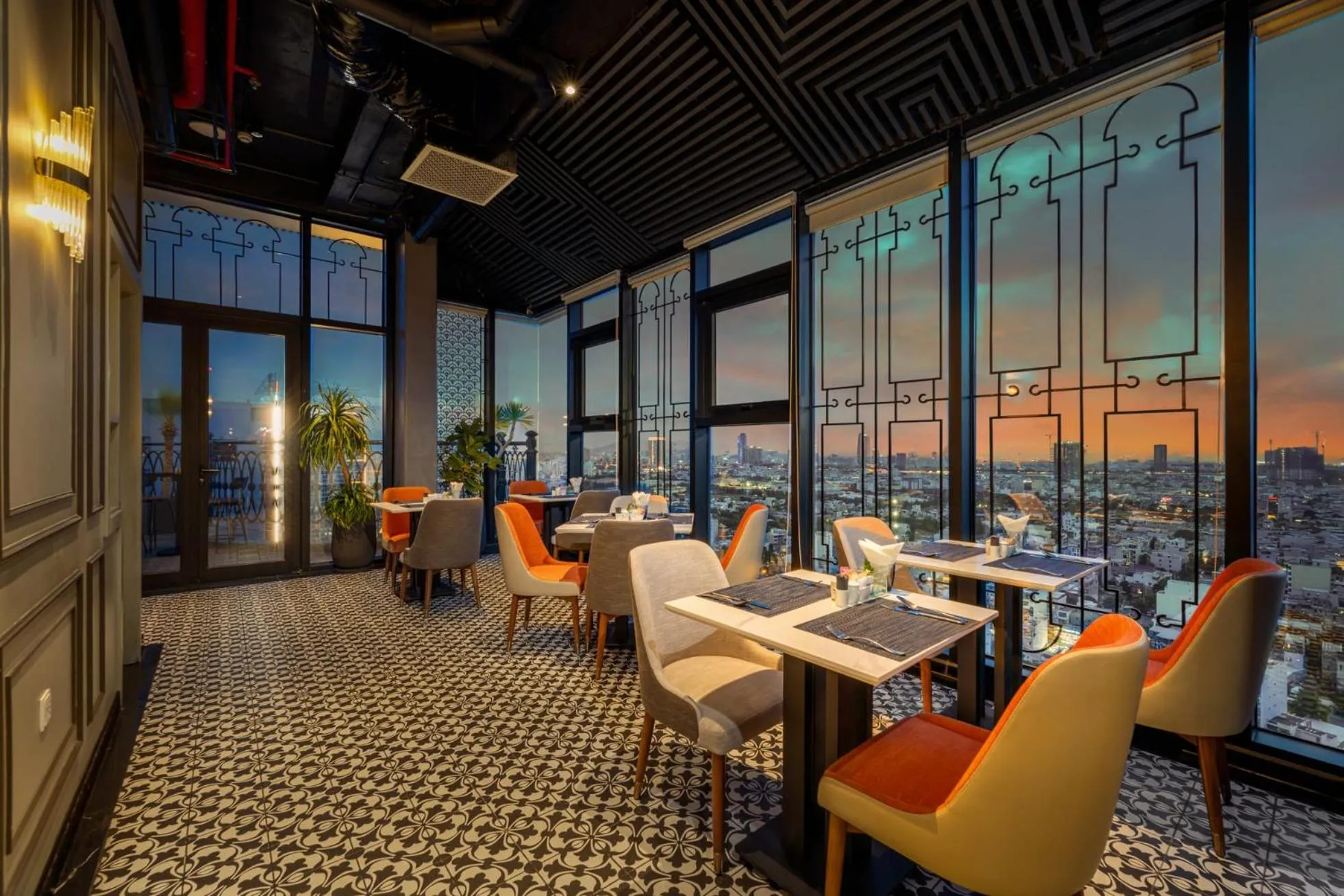 Restaurant/places to eat in Peninsula Hotel Danang