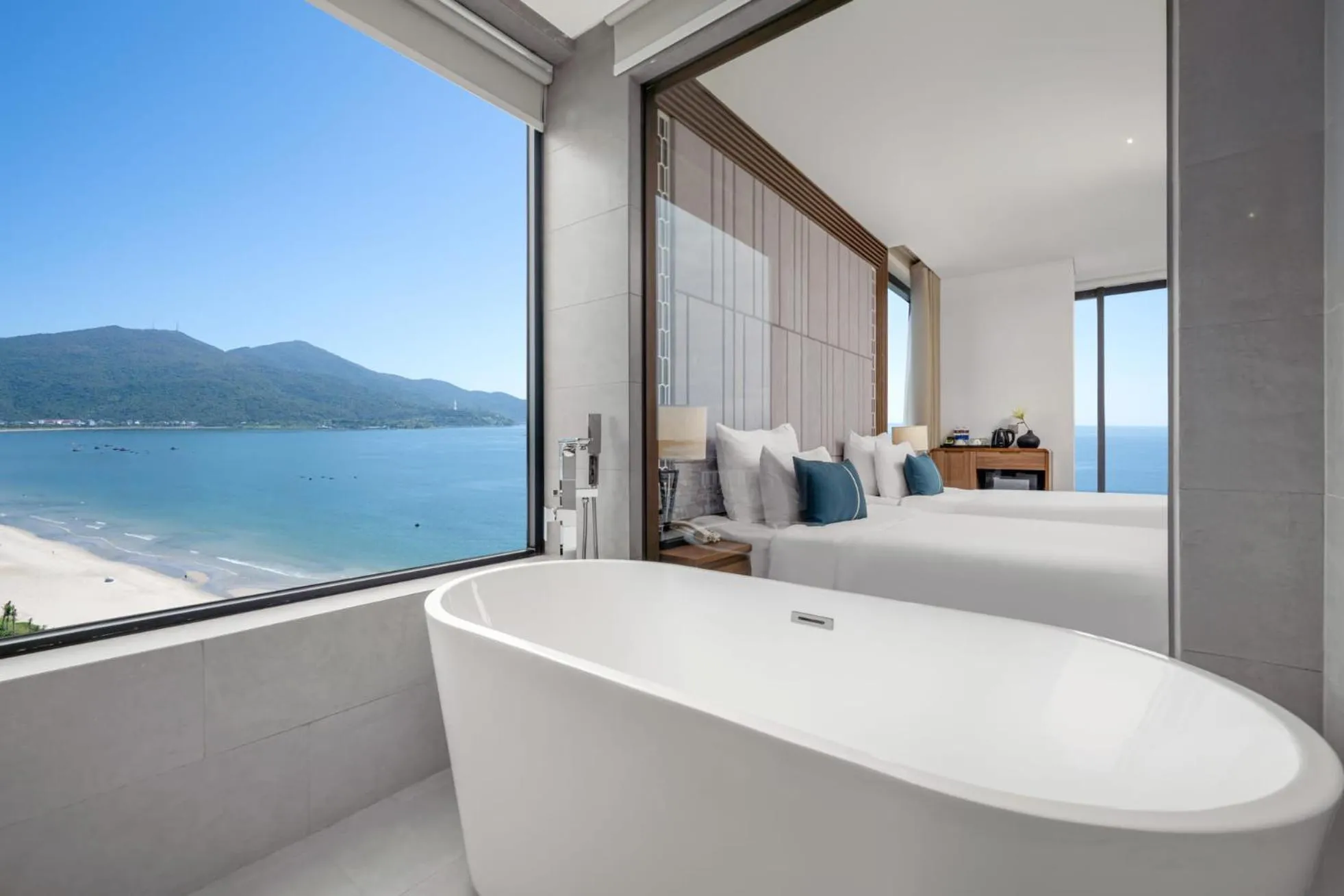 Bath in Peninsula Hotel Danang