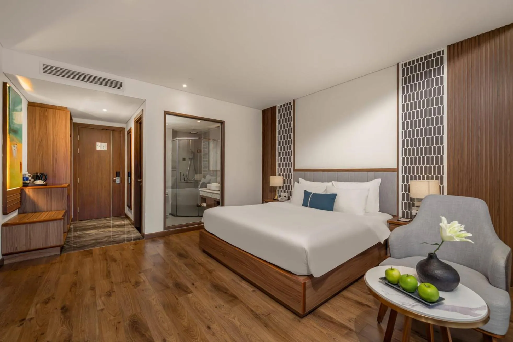 Photo of the whole room, Bed in Peninsula Hotel Danang