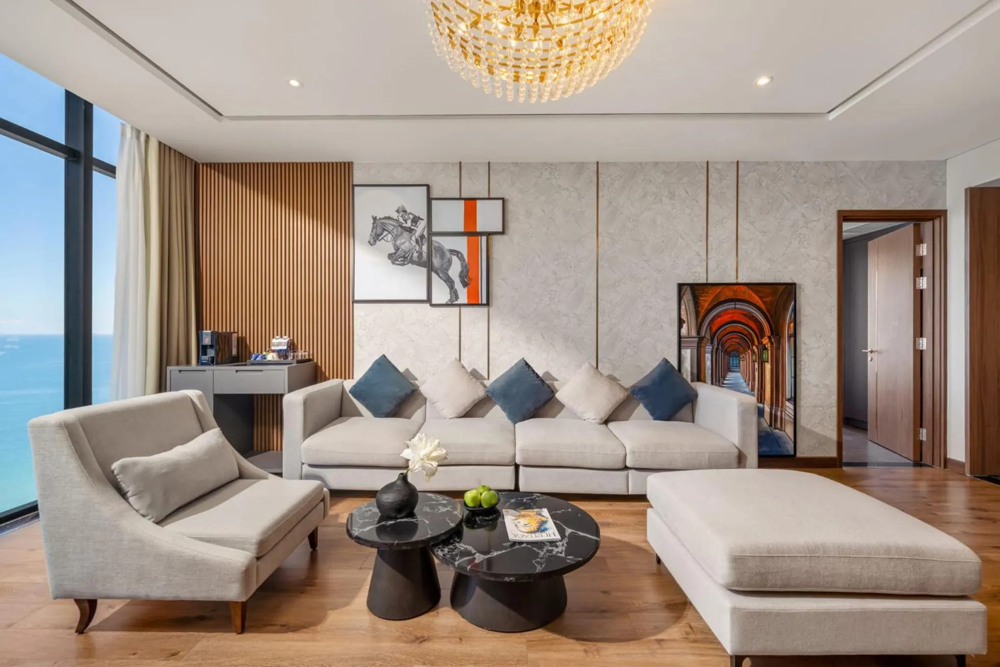 Living room in Peninsula Hotel Danang