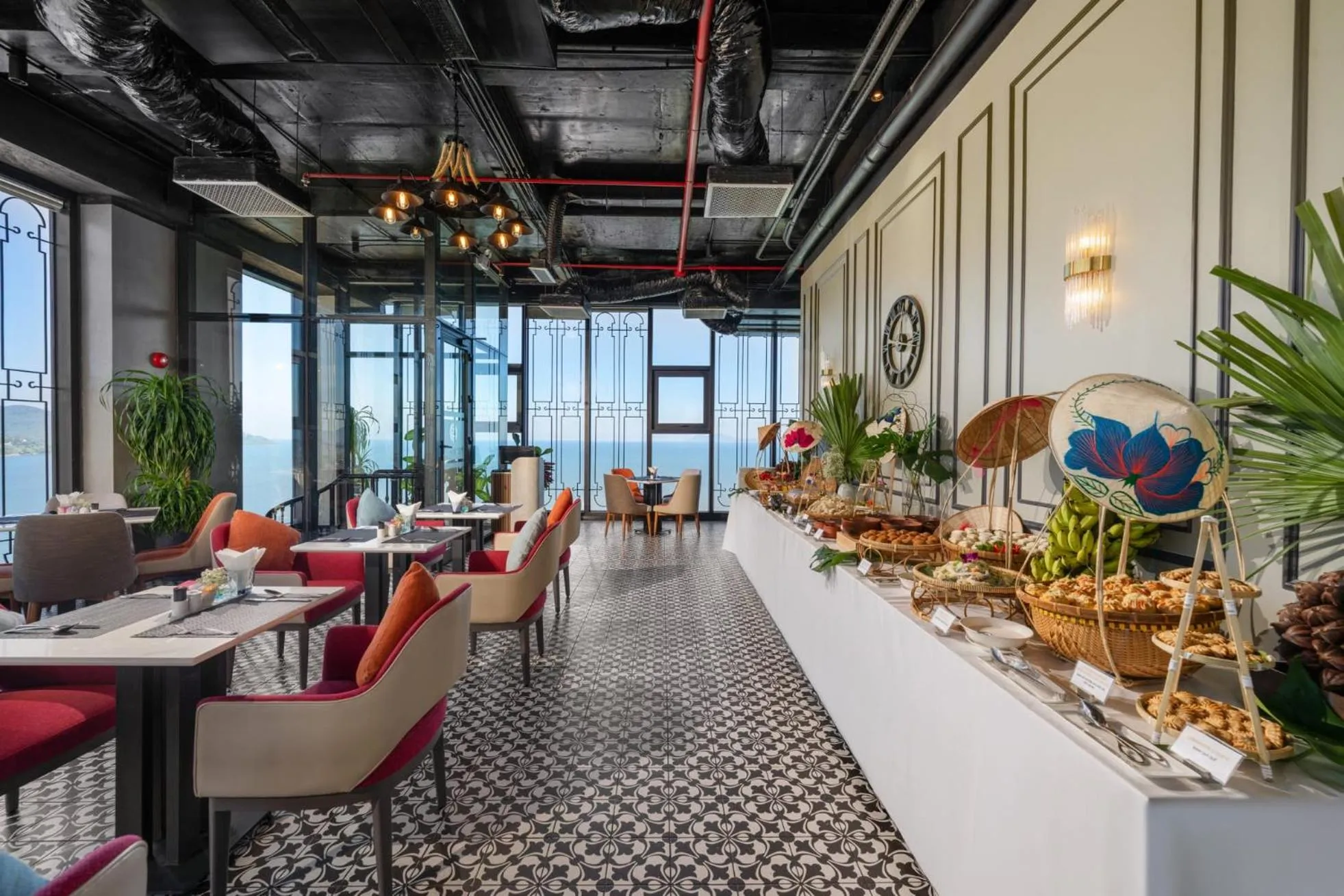 Restaurant/places to eat in Peninsula Hotel Danang