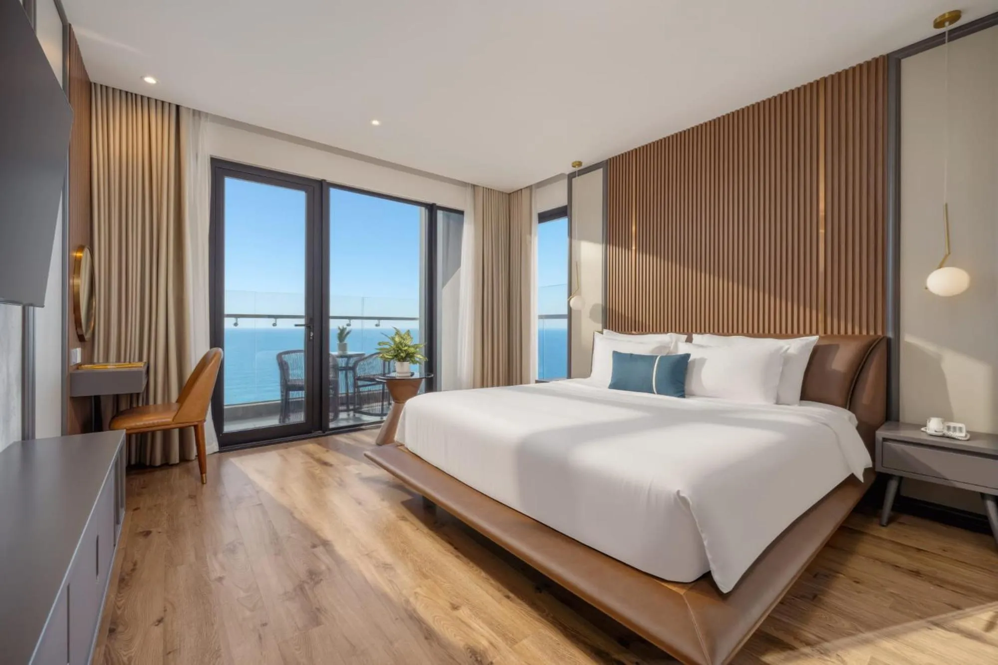 Bed in Peninsula Hotel Danang