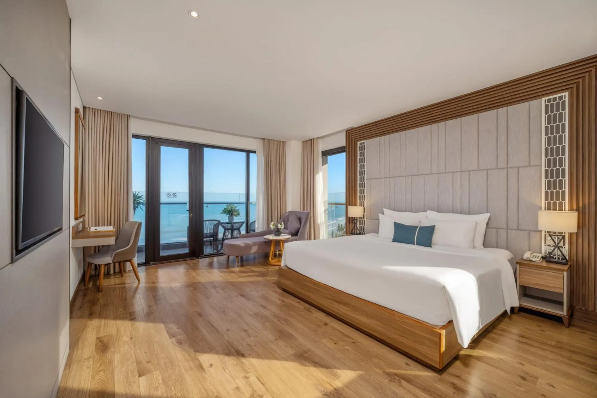 Bedroom, Bed in Peninsula Hotel Danang