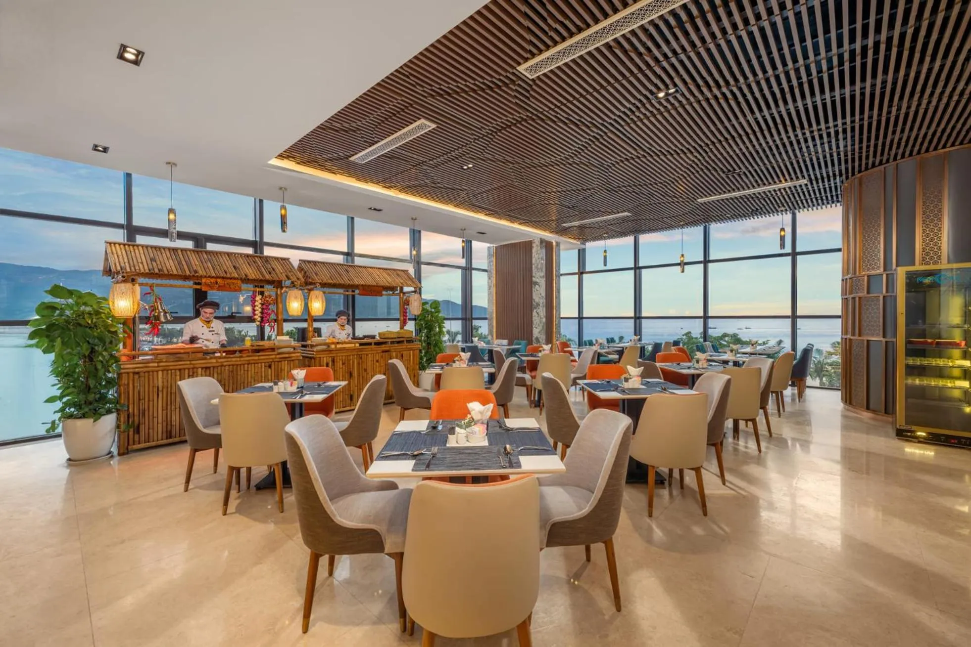 Restaurant/places to eat in Peninsula Hotel Danang