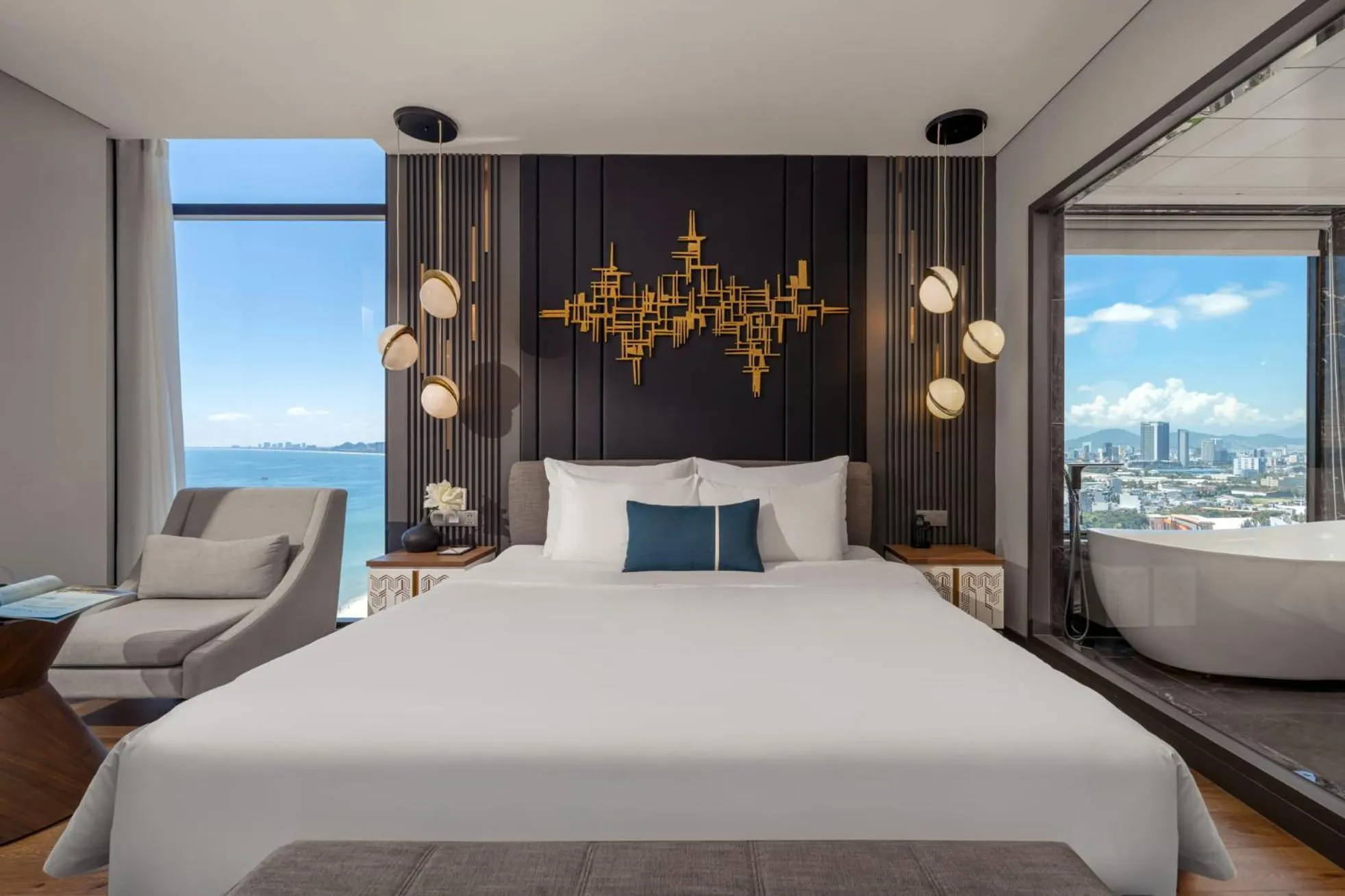 Bed in Peninsula Hotel Danang