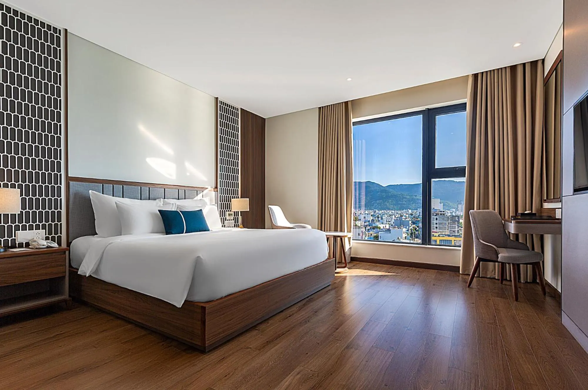 Deluxe Queen Room with Ocean View - Afternoon Tea Included in Peninsula Hotel Danang