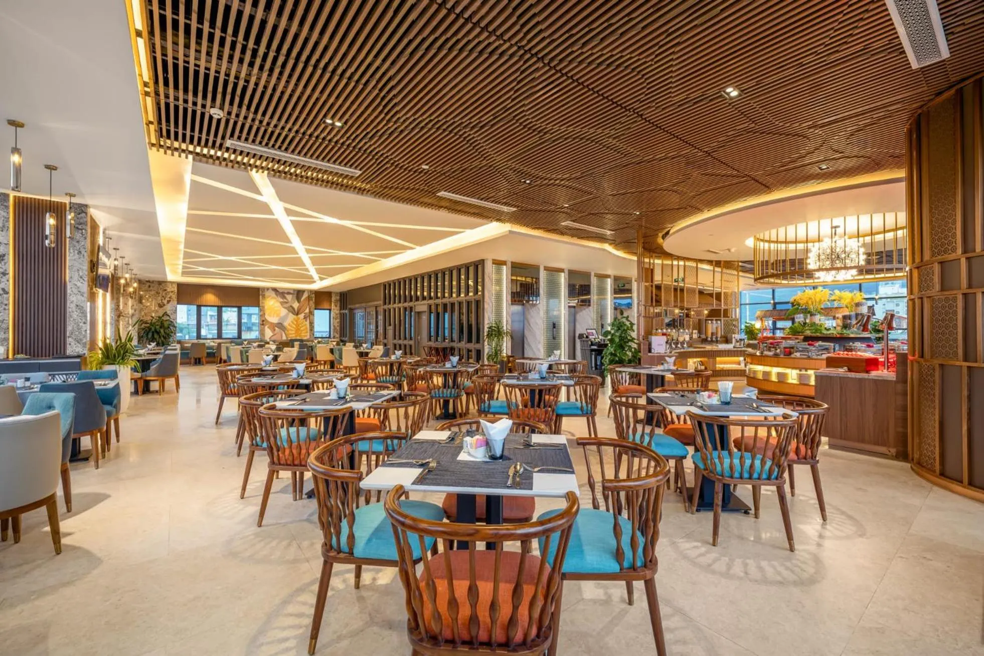 Restaurant/places to eat in Peninsula Hotel Danang