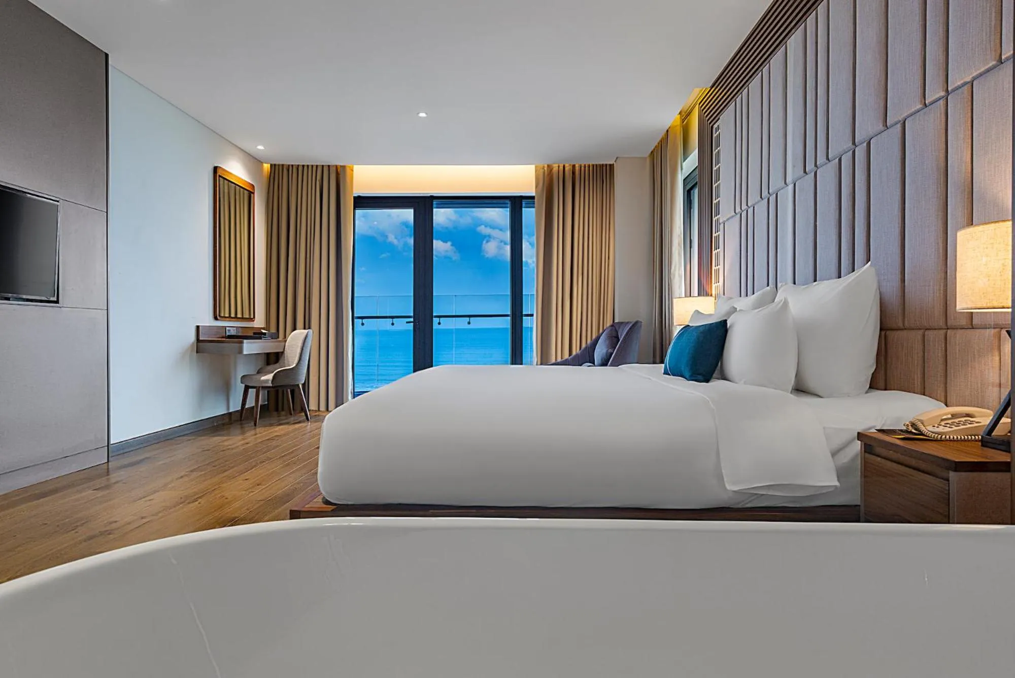 Photo of the whole room, Bed in Peninsula Hotel Danang