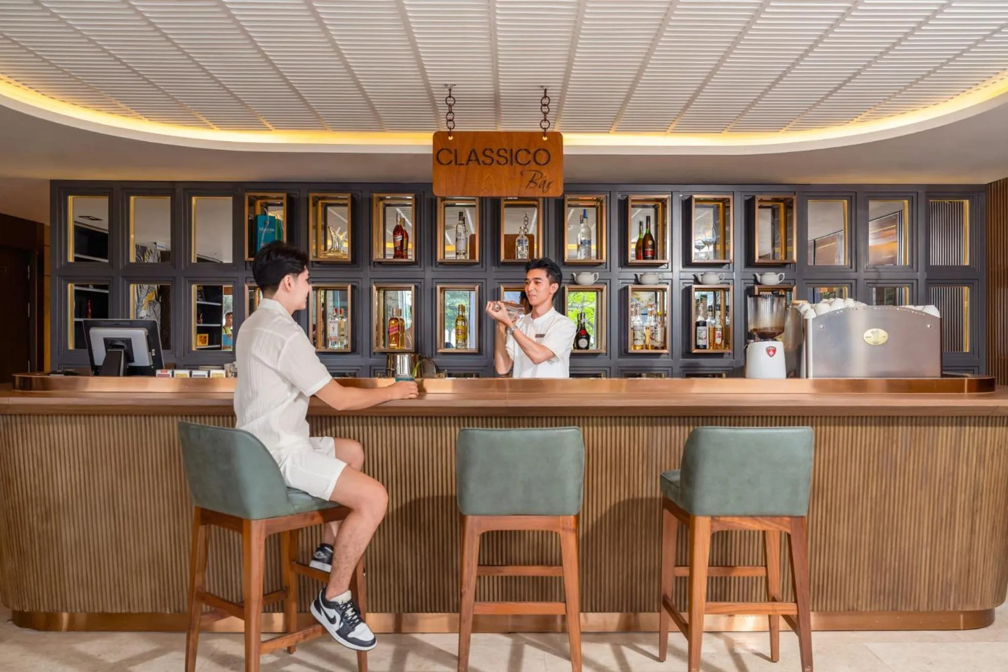 Coffee/tea facilities in Peninsula Hotel Danang