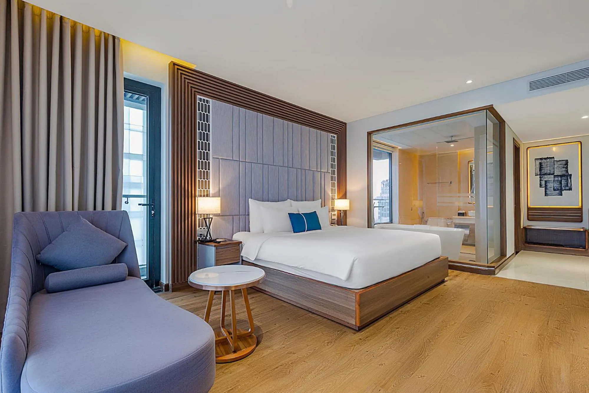 Photo of the whole room, Bed in Peninsula Hotel Danang