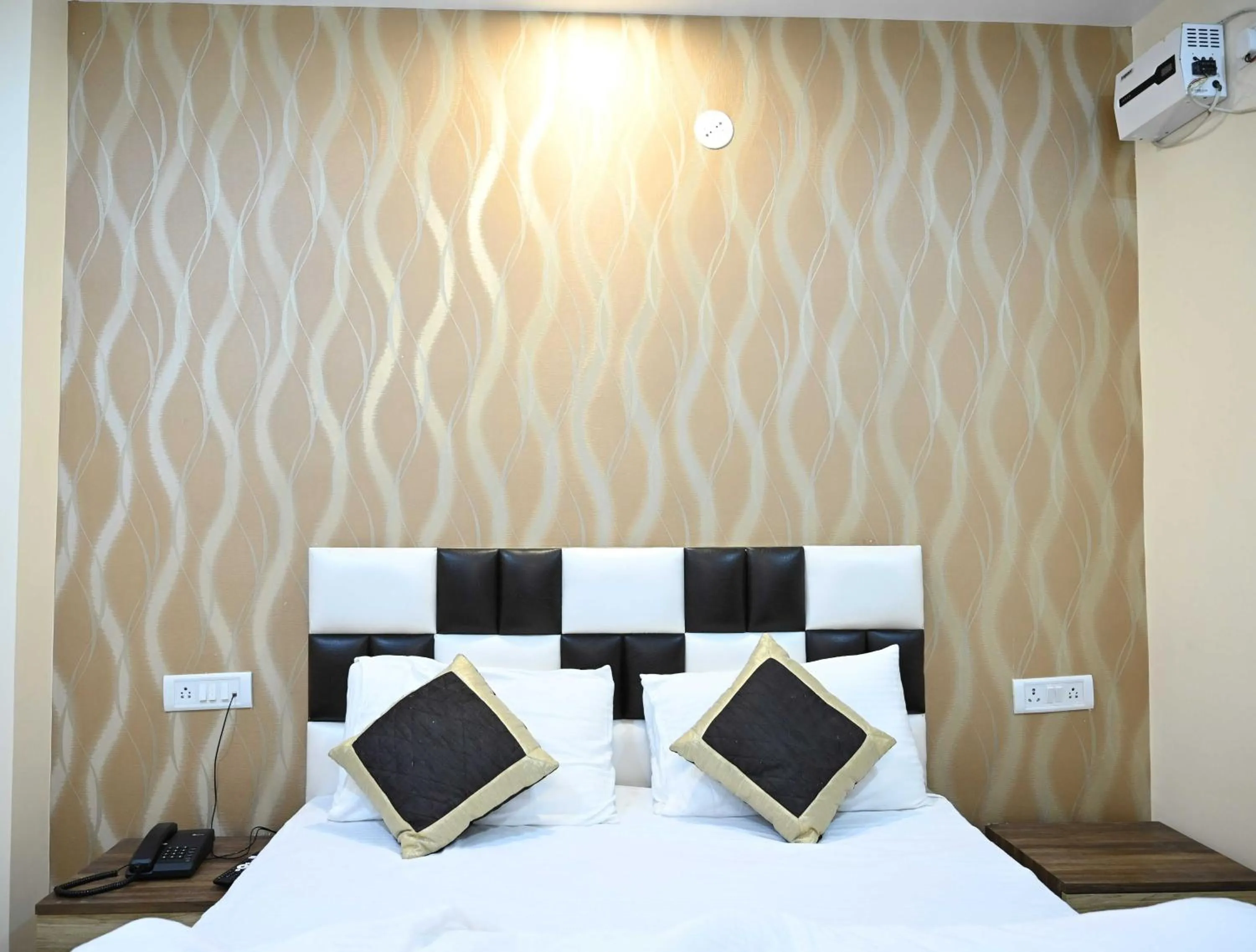 Bedroom, Bed in Super Hotel O Glance Inn