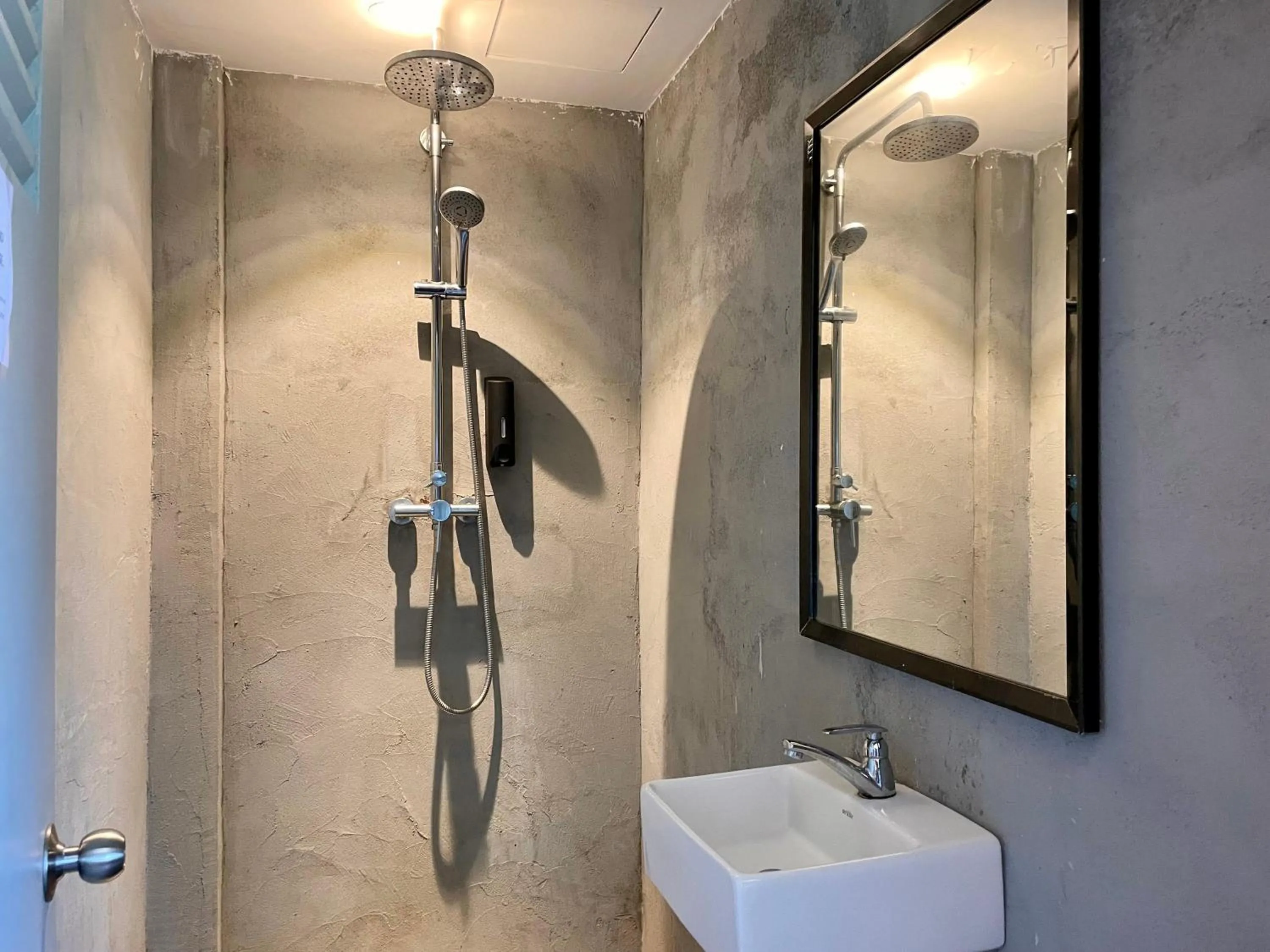 Shower in Arch Dormitorio Cenang