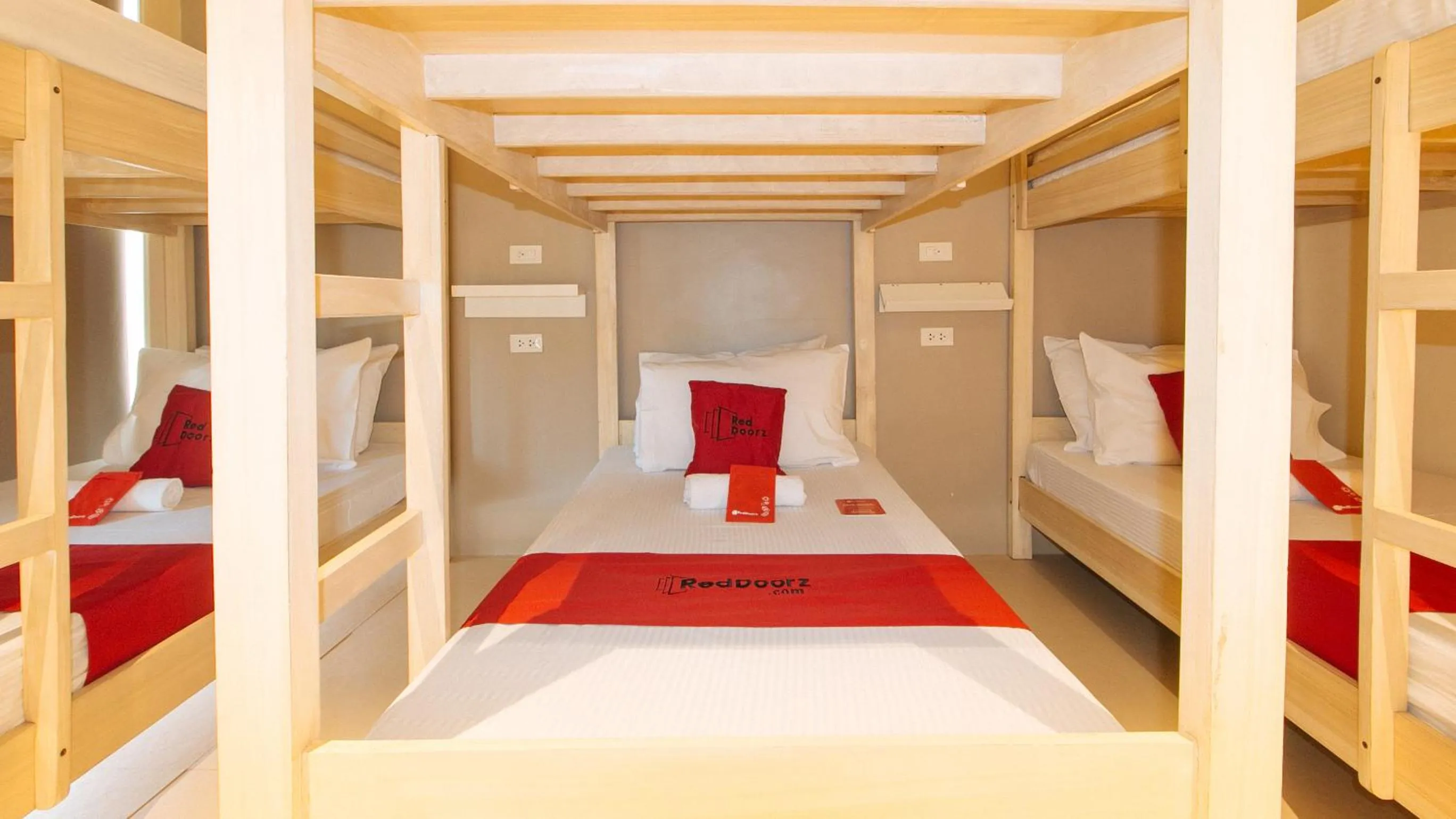 Bed in RedDooorz @ Laiya Vivo Hotel Batangas