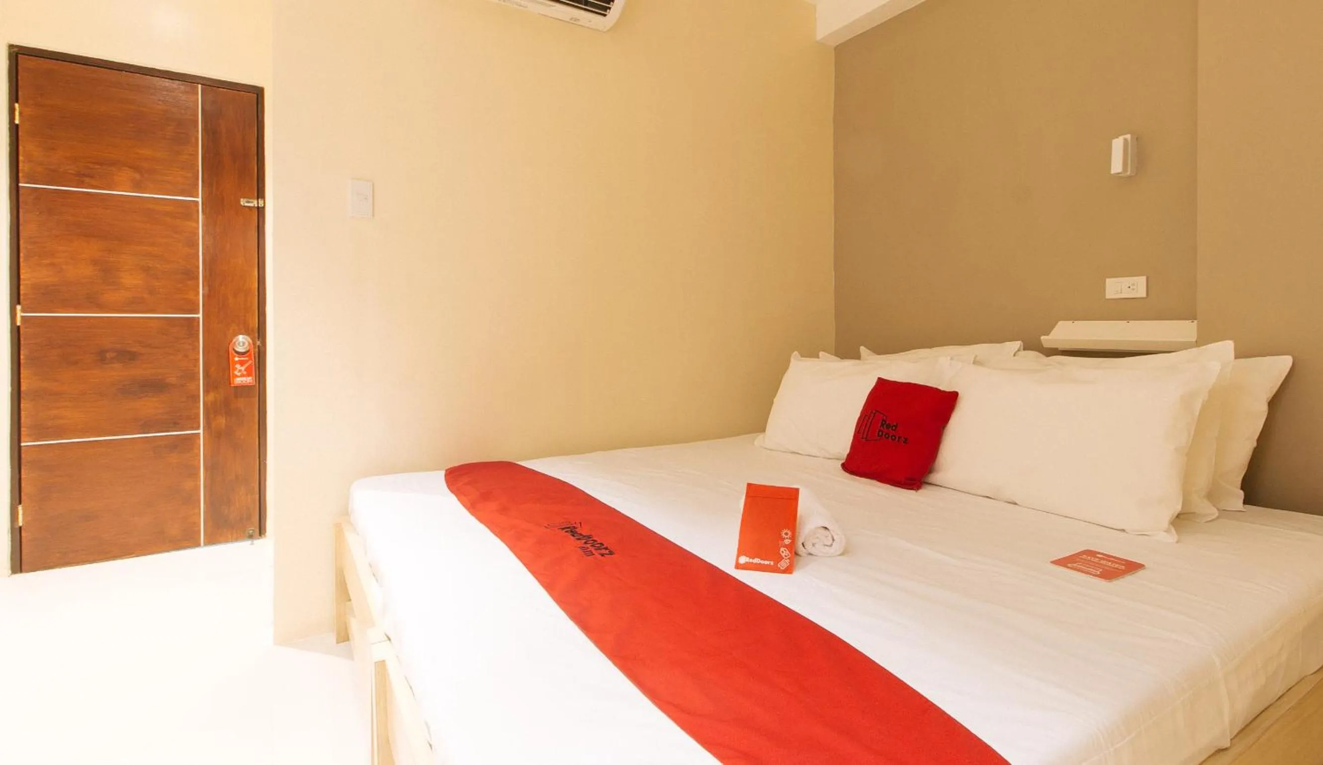 Bed in RedDooorz @ Laiya Vivo Hotel Batangas