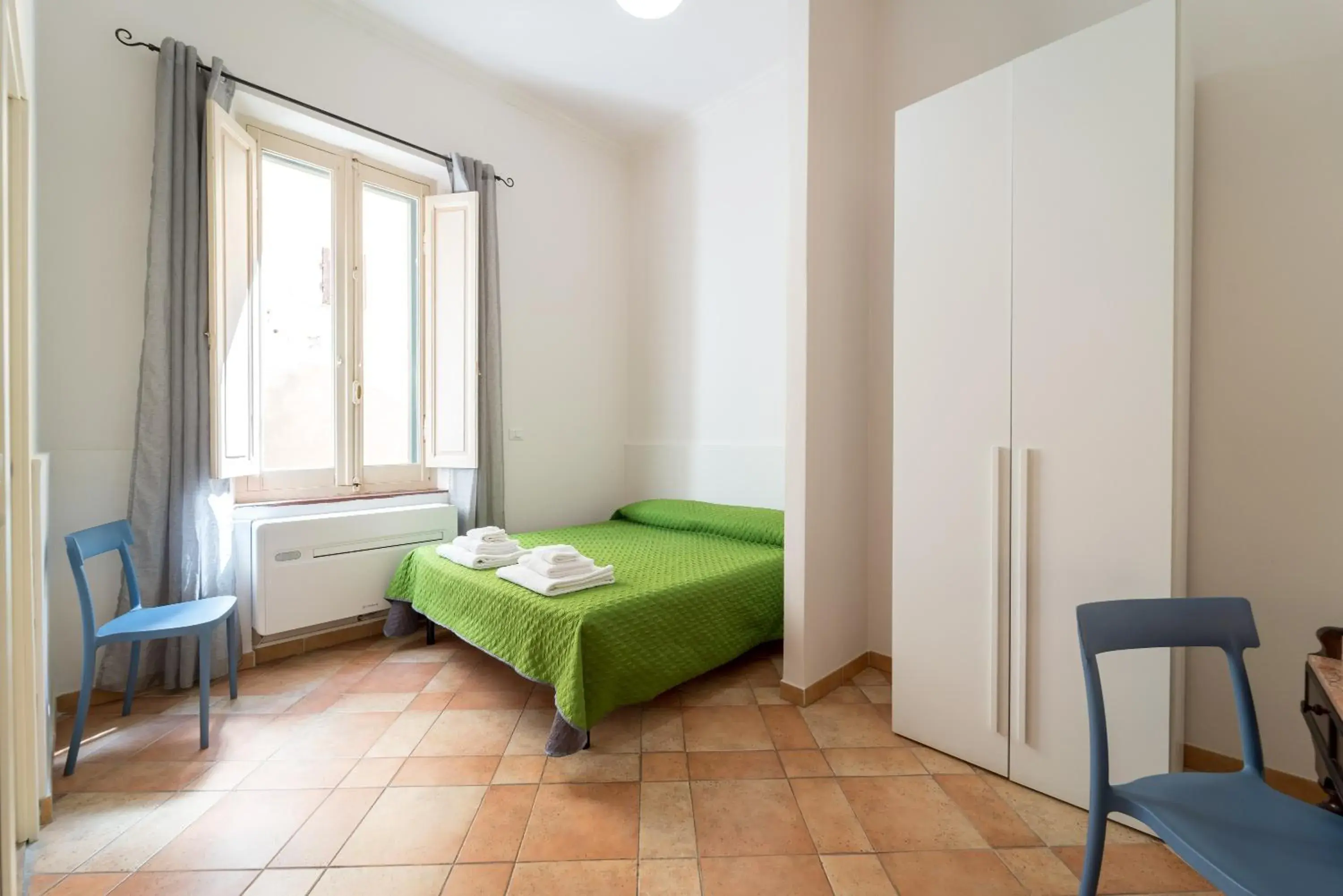 Double Room with Private Bathroom - single occupancy in Palau Marco Polo Double Room with Private Bathroom - single occupancy in Palau Marco Polo