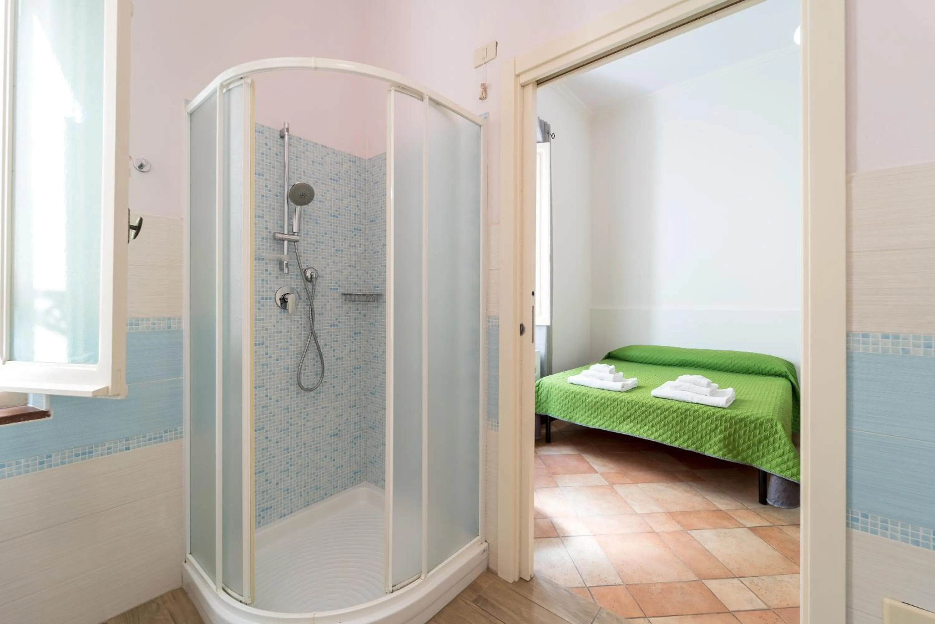Bathroom, Bed in Palau Marco Polo