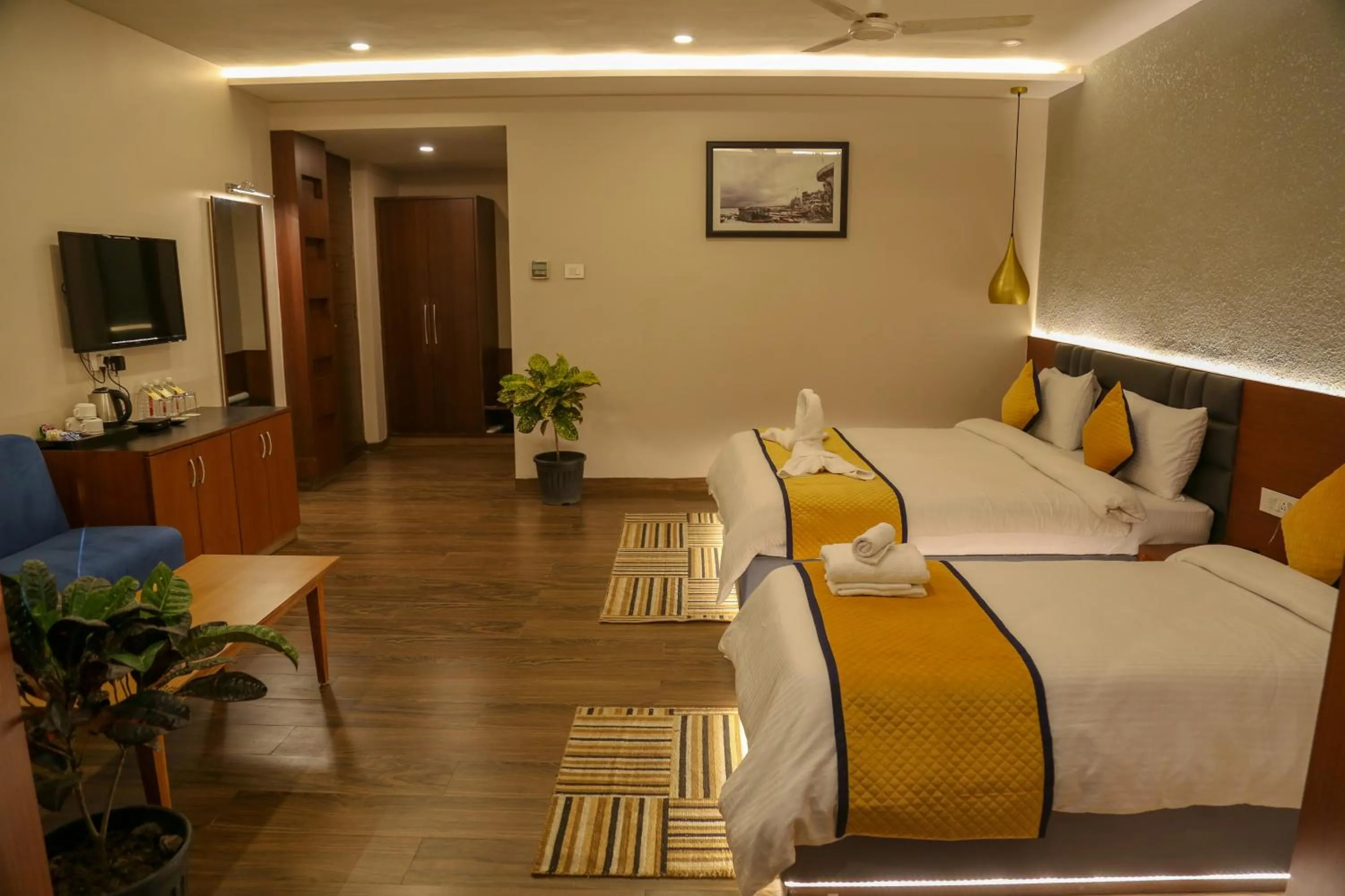 Bedroom, Bed in Four Leaf Hotel - Sapphire Blue, Varanasi