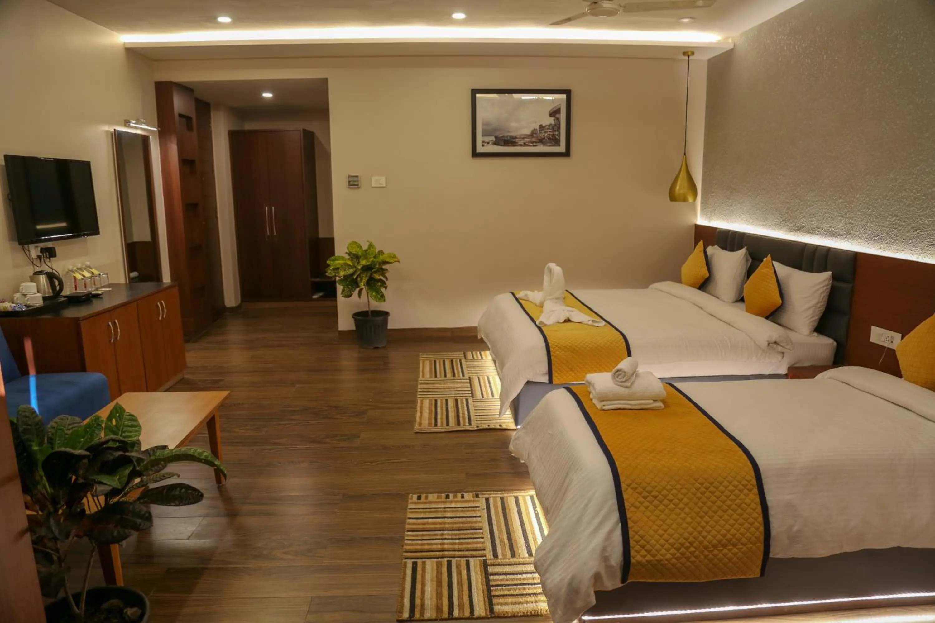 Bed in Four Leaf Hotel - Sapphire Blue, Varanasi