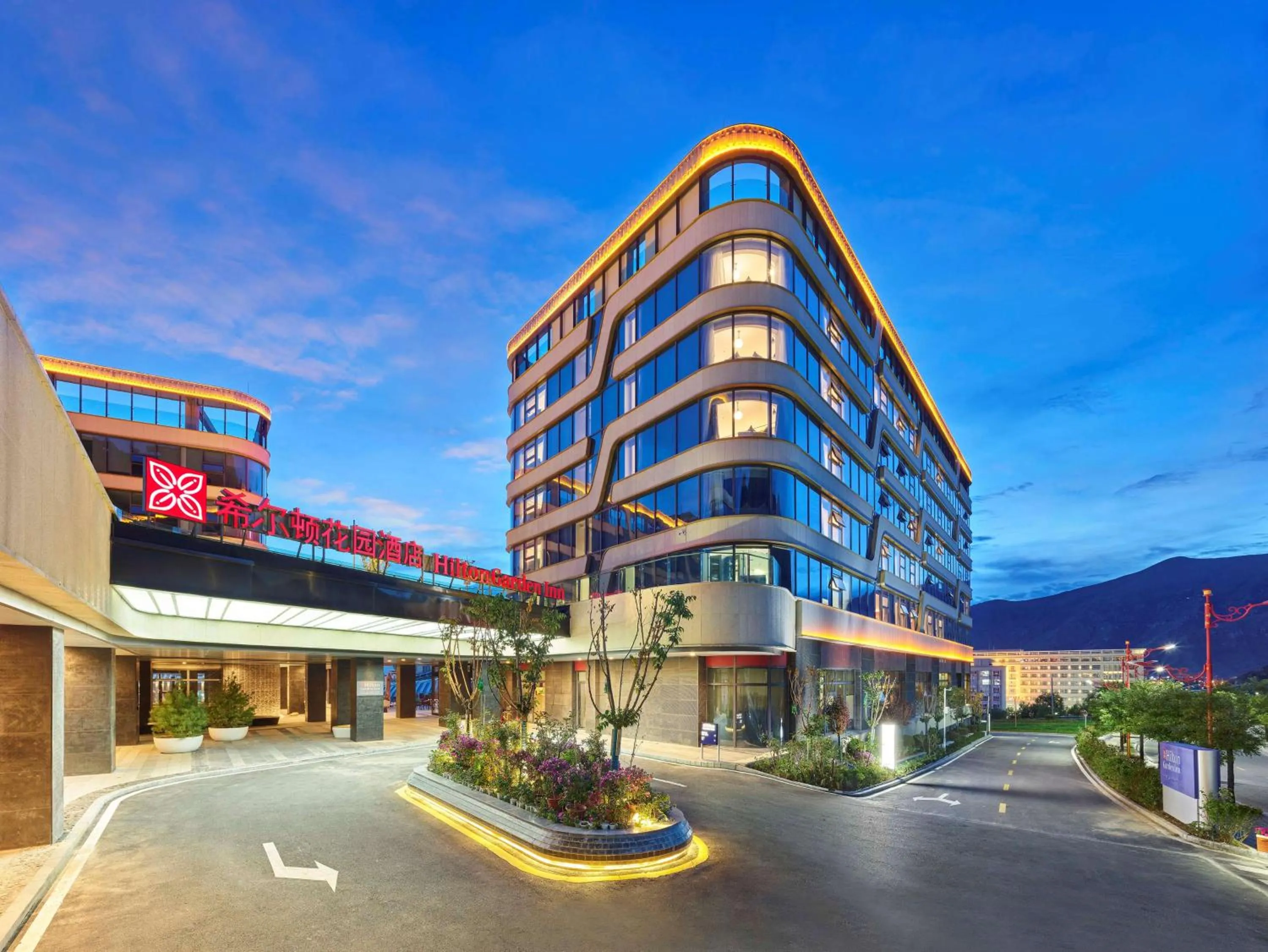 Property building in Hilton Garden Inn Lhasa