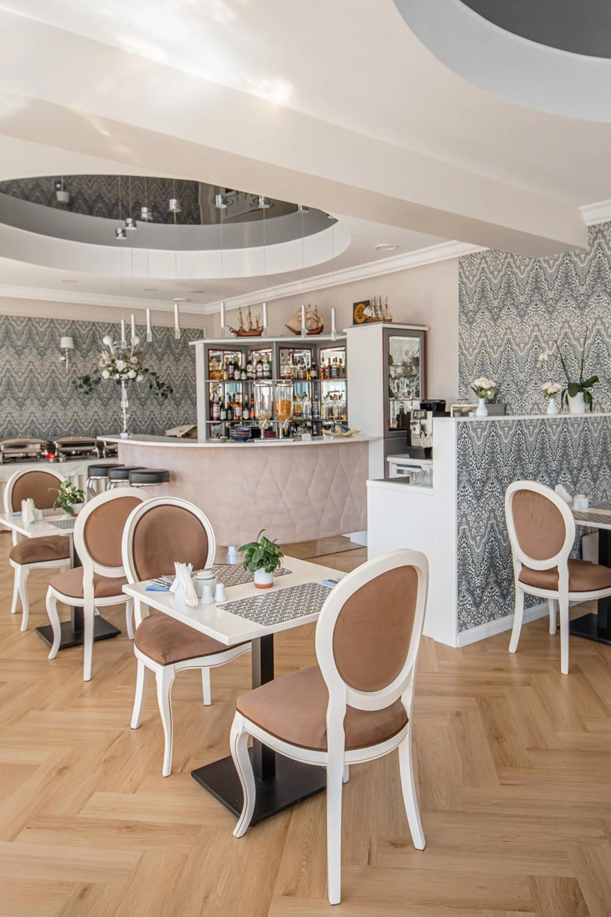 Restaurant/places to eat in Moris Boutique Beach Hotel