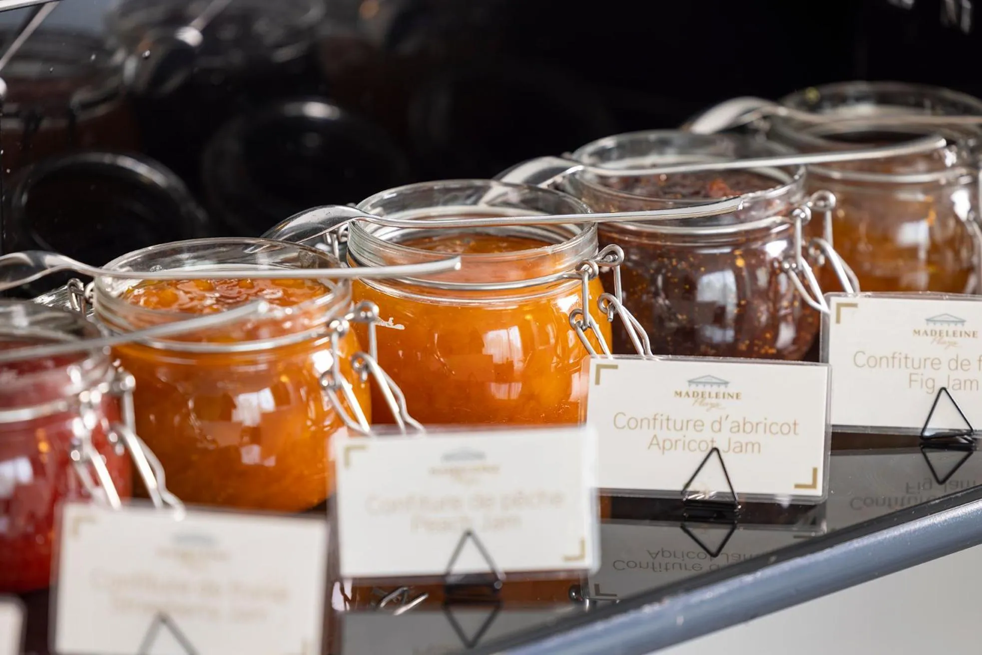 Food and drinks in Hôtel Madeleine Plaza