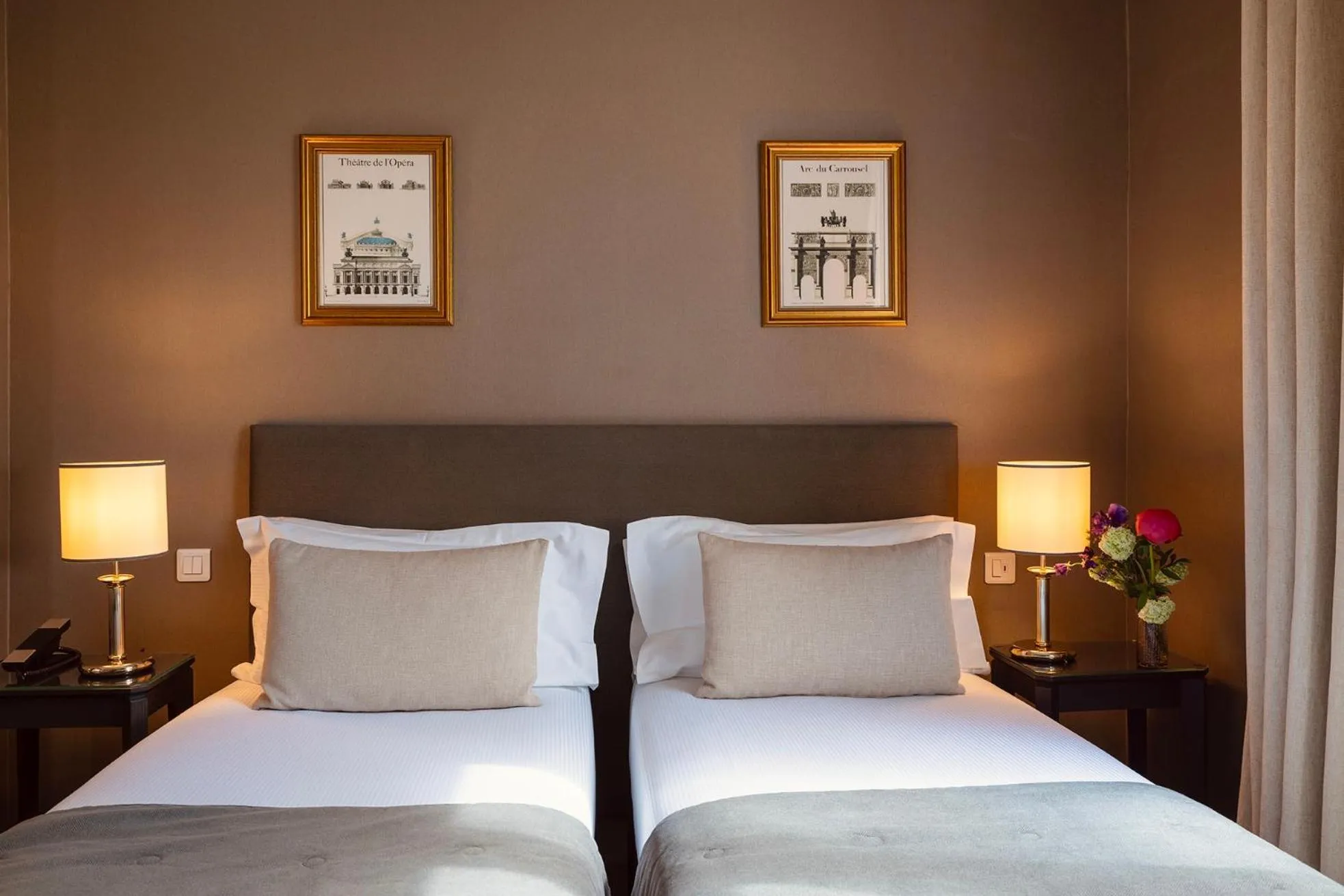 Bed in Hôtel Madeleine Plaza