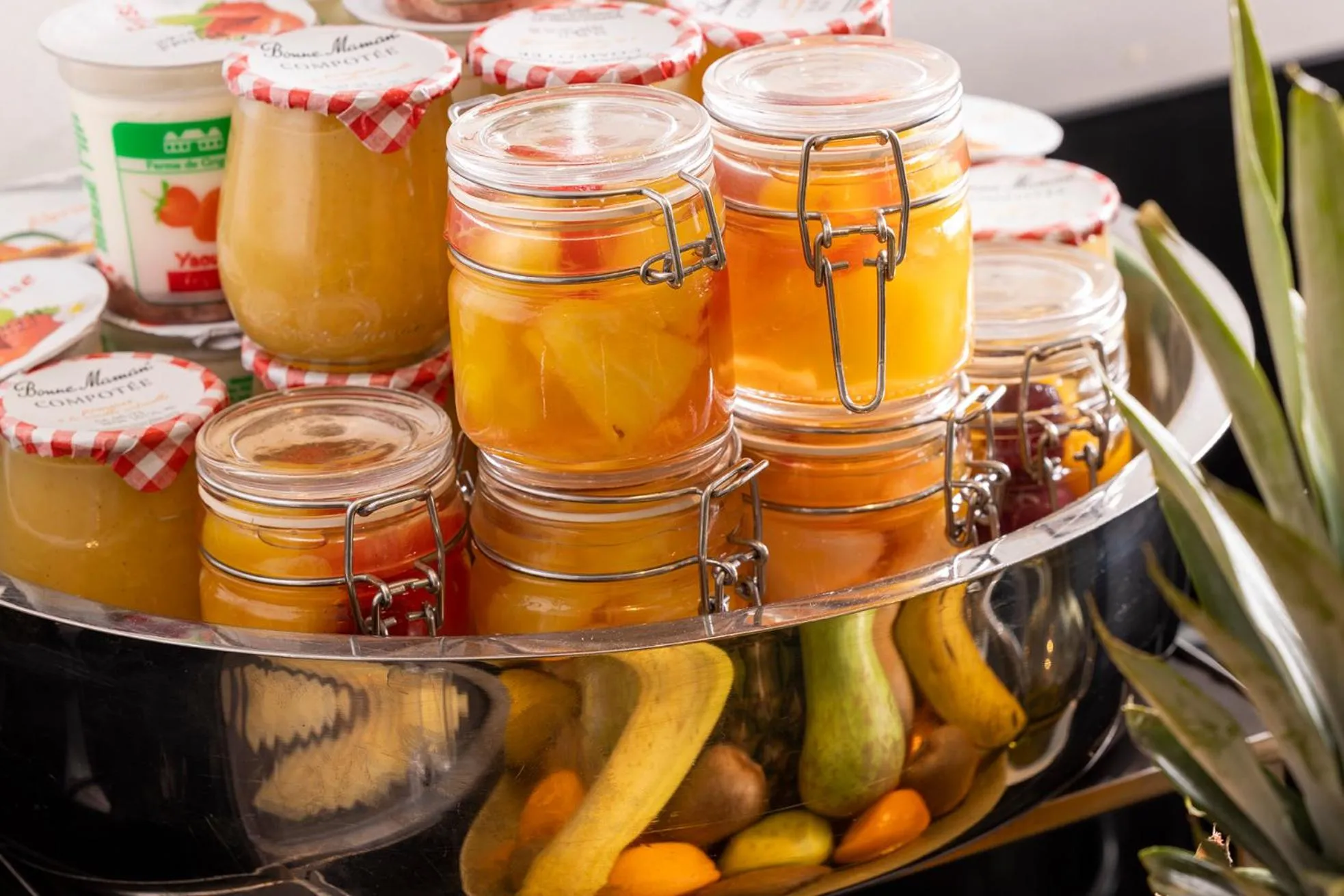 Breakfast in Hôtel Madeleine Plaza