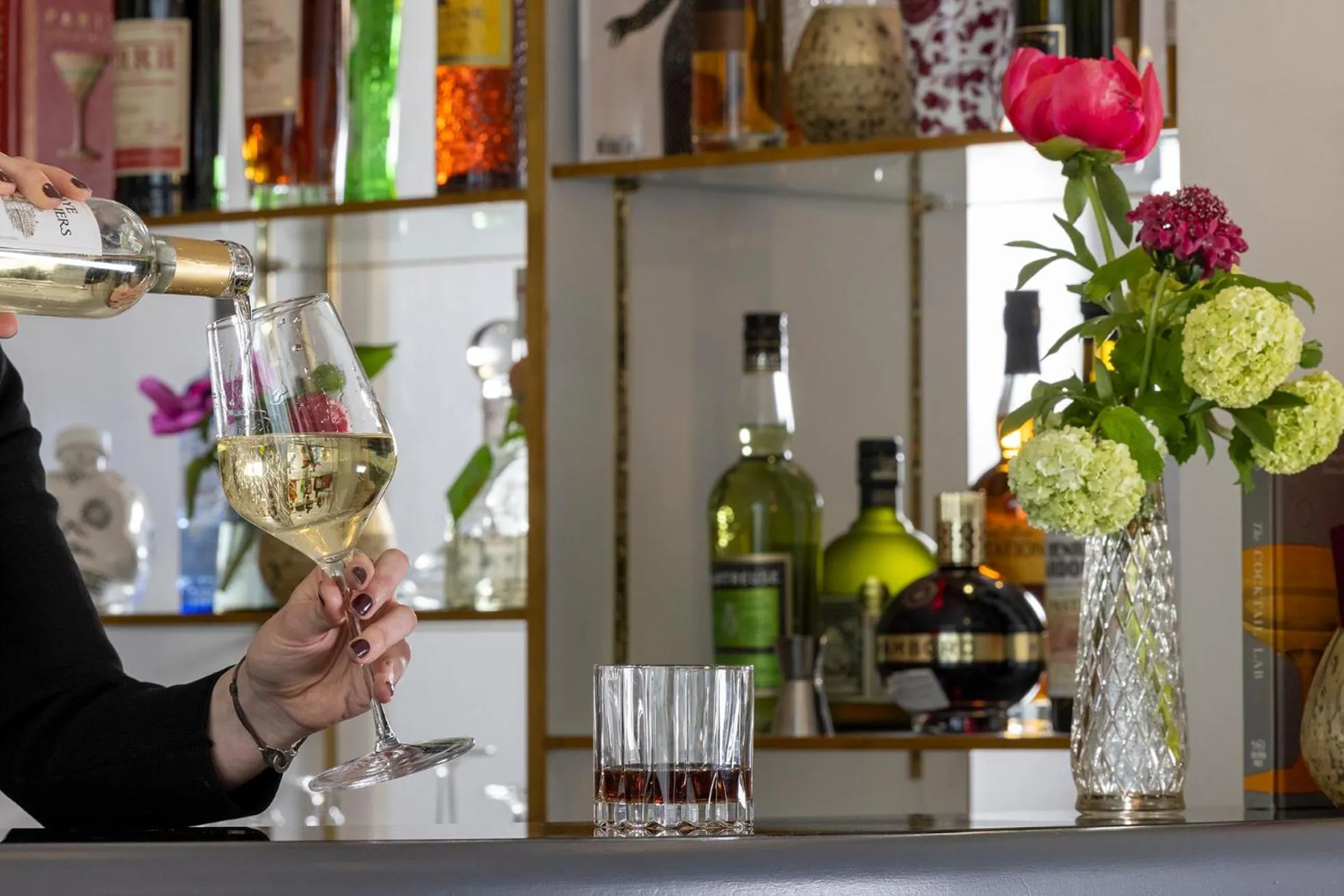 Lounge or bar in Hôtel Madeleine Plaza