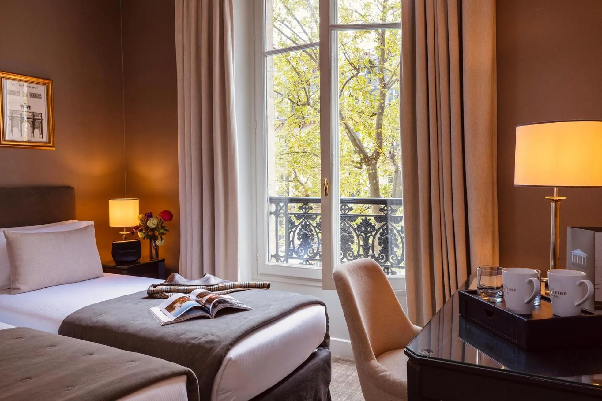 Bed in Hôtel Madeleine Plaza