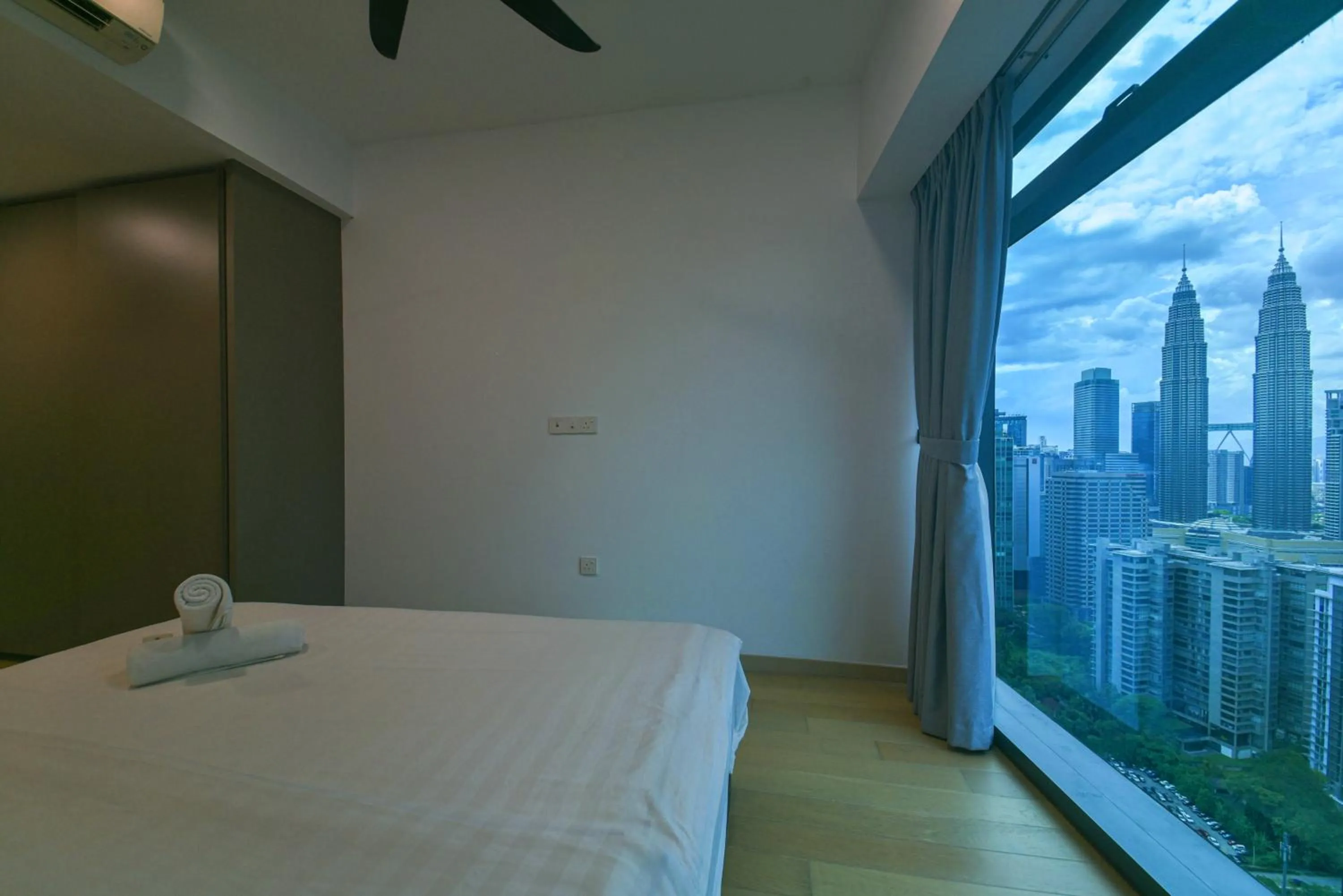 View (from property/room), Bed in Eaton Residence KLCC