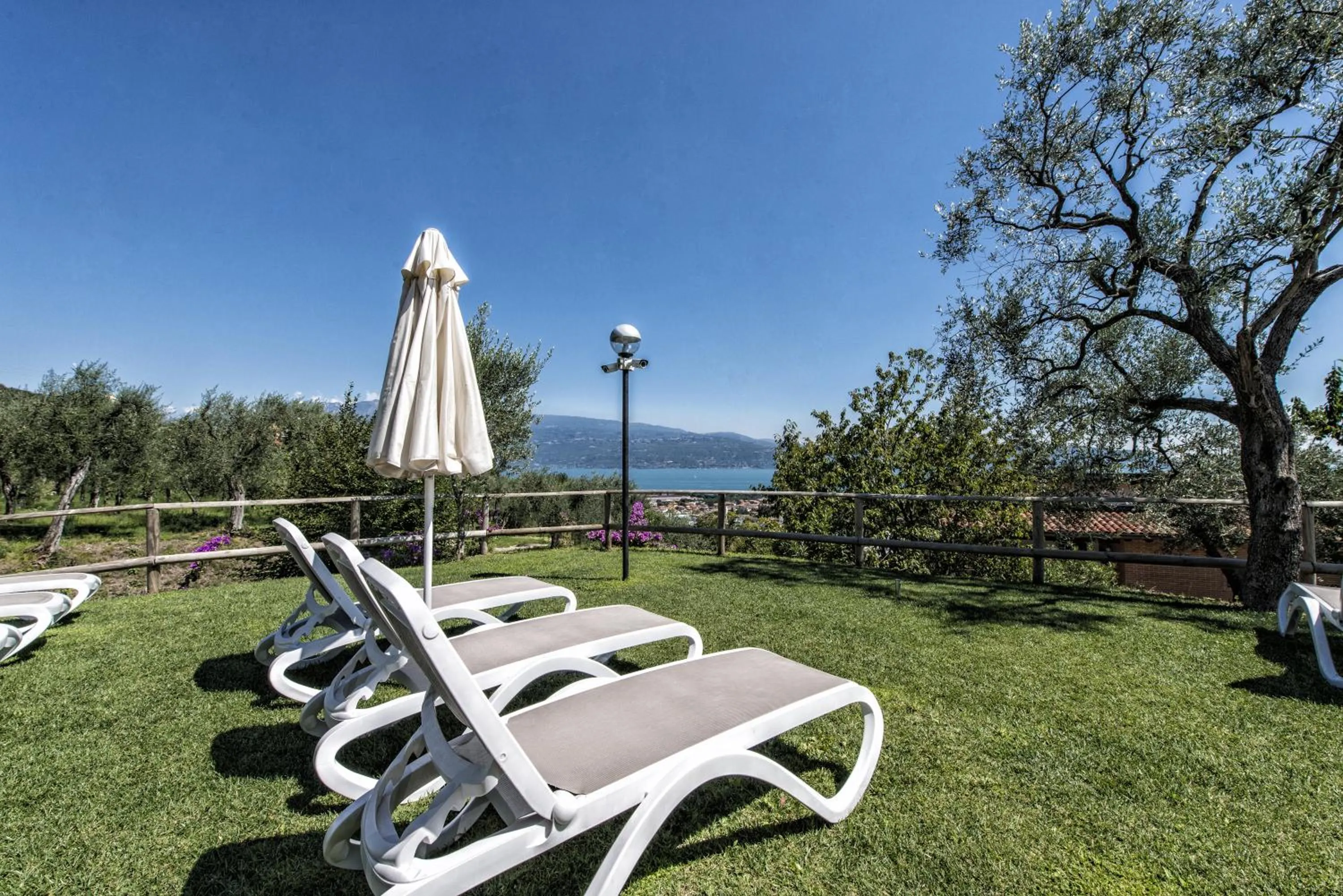 Garden in La Chioma di Berenice Garda Residence