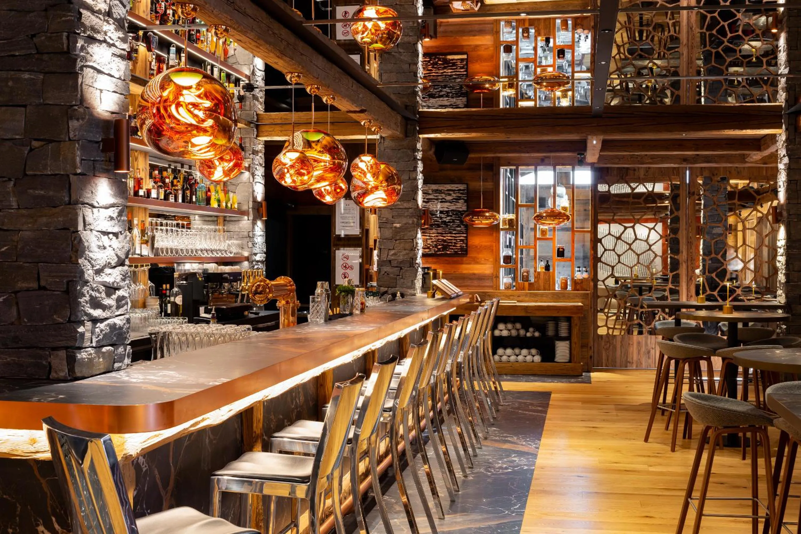 Restaurant/places to eat in M Lodge & Spa