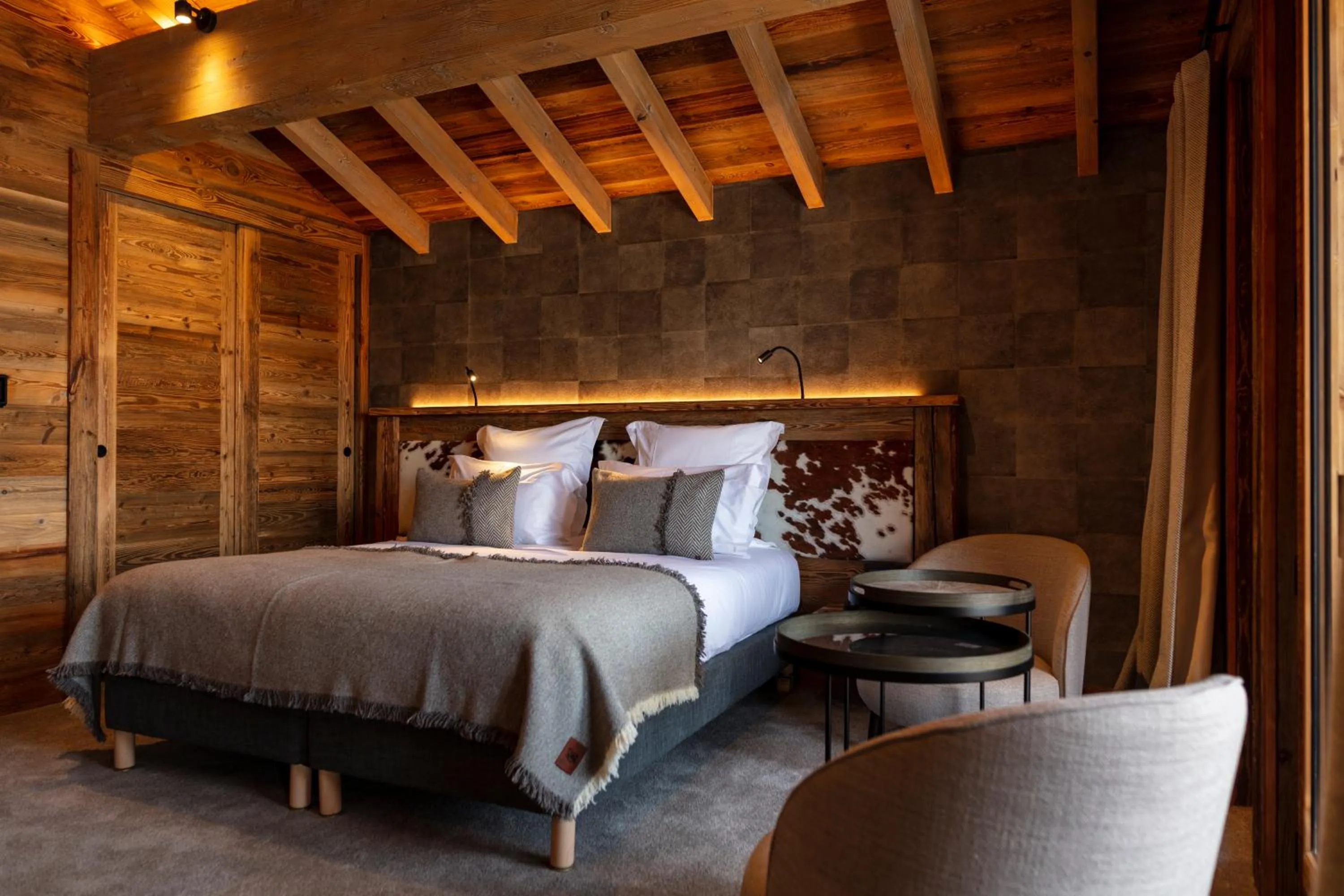Living room, Bed in M Lodge & Spa