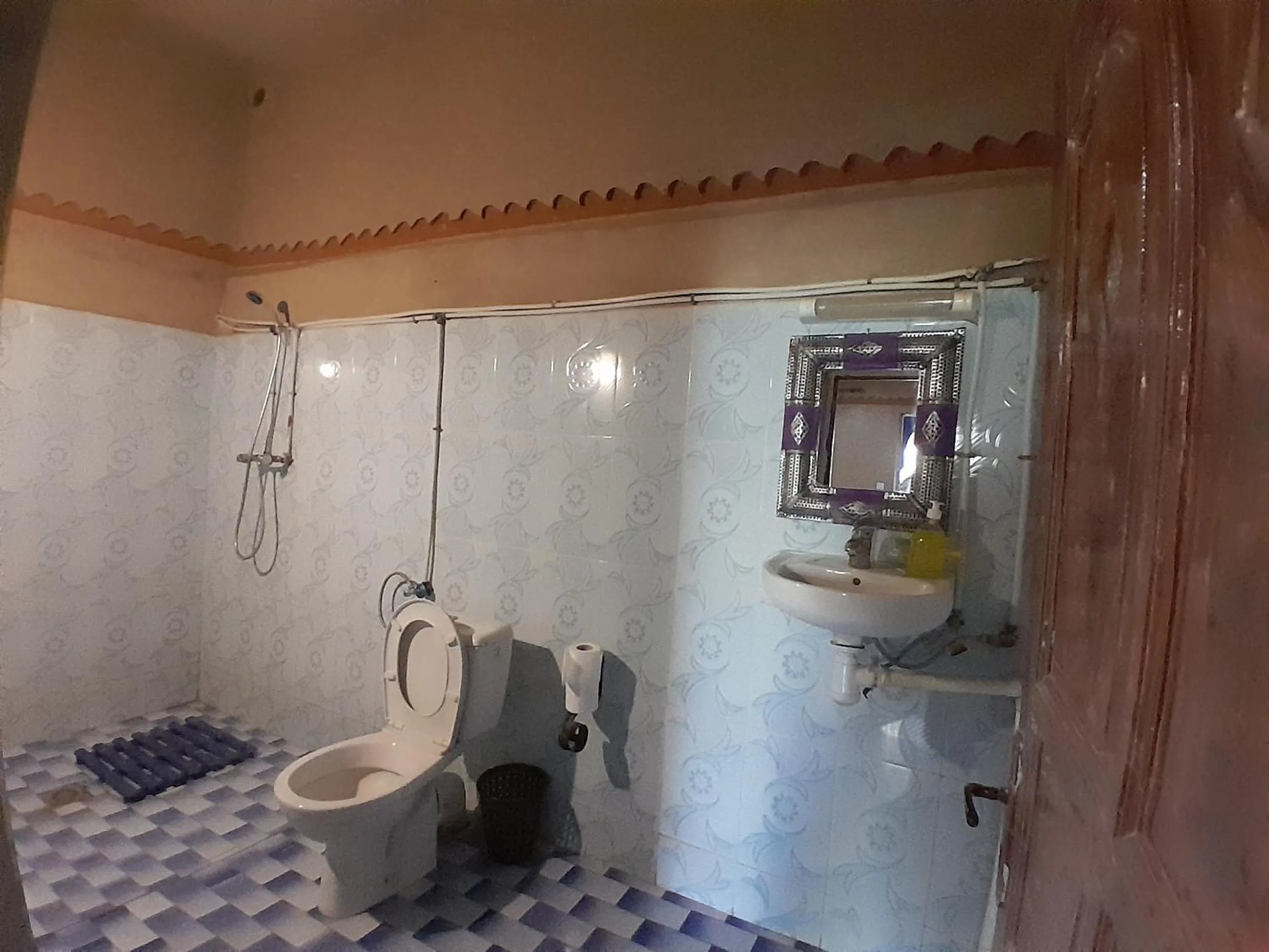 Shower in Hôtel Camping La Liberté