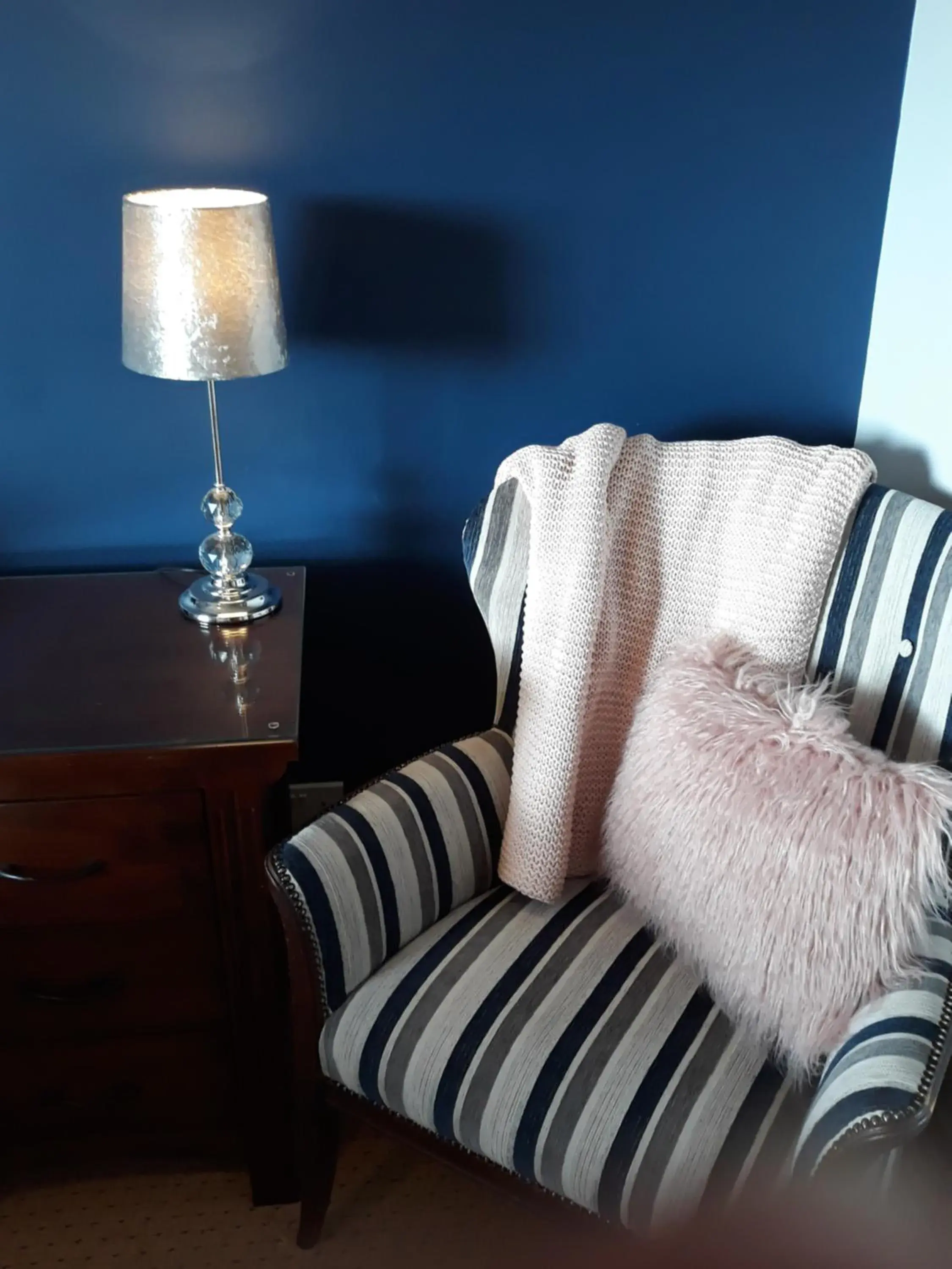 Double Room in Lake Avenue House Double Room in Lake Avenue House