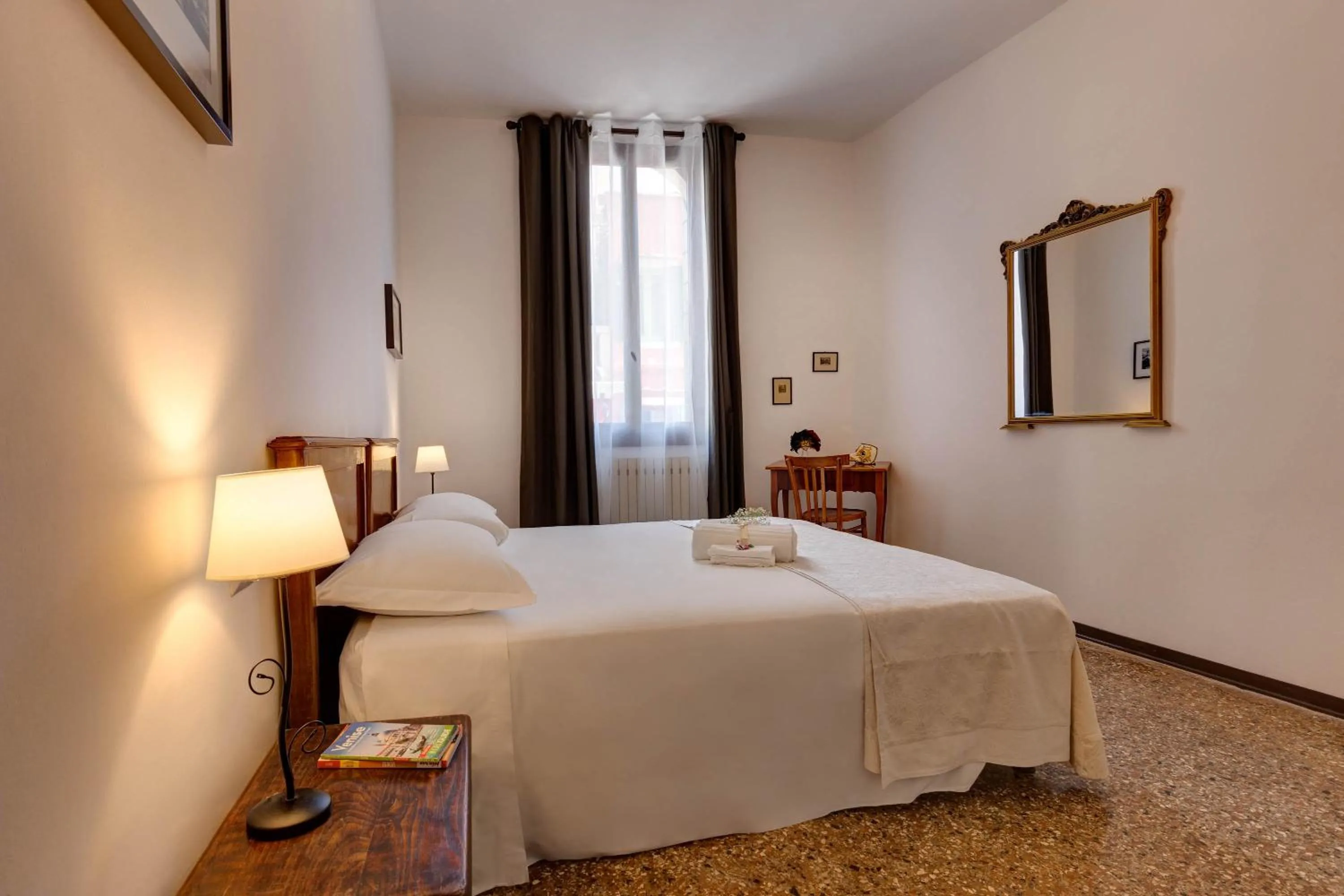 Bedroom in Hotel San Samuele