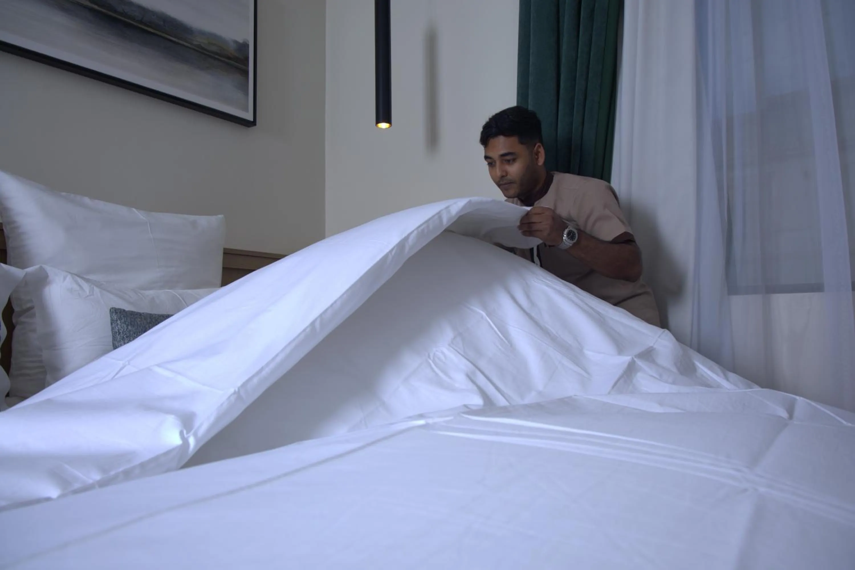 room service, Bed in Marlo Hotel - فندق مارلو