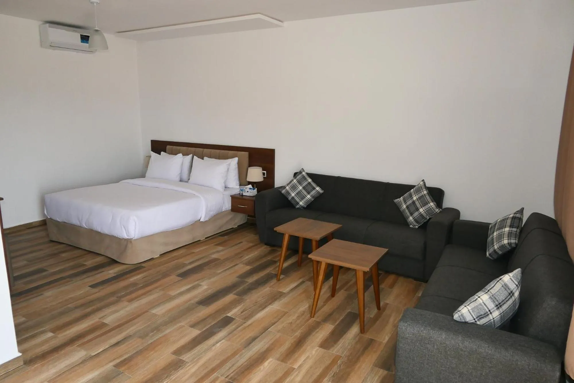 Photo of the whole room, Bed in Hôtel Corail de Cabo