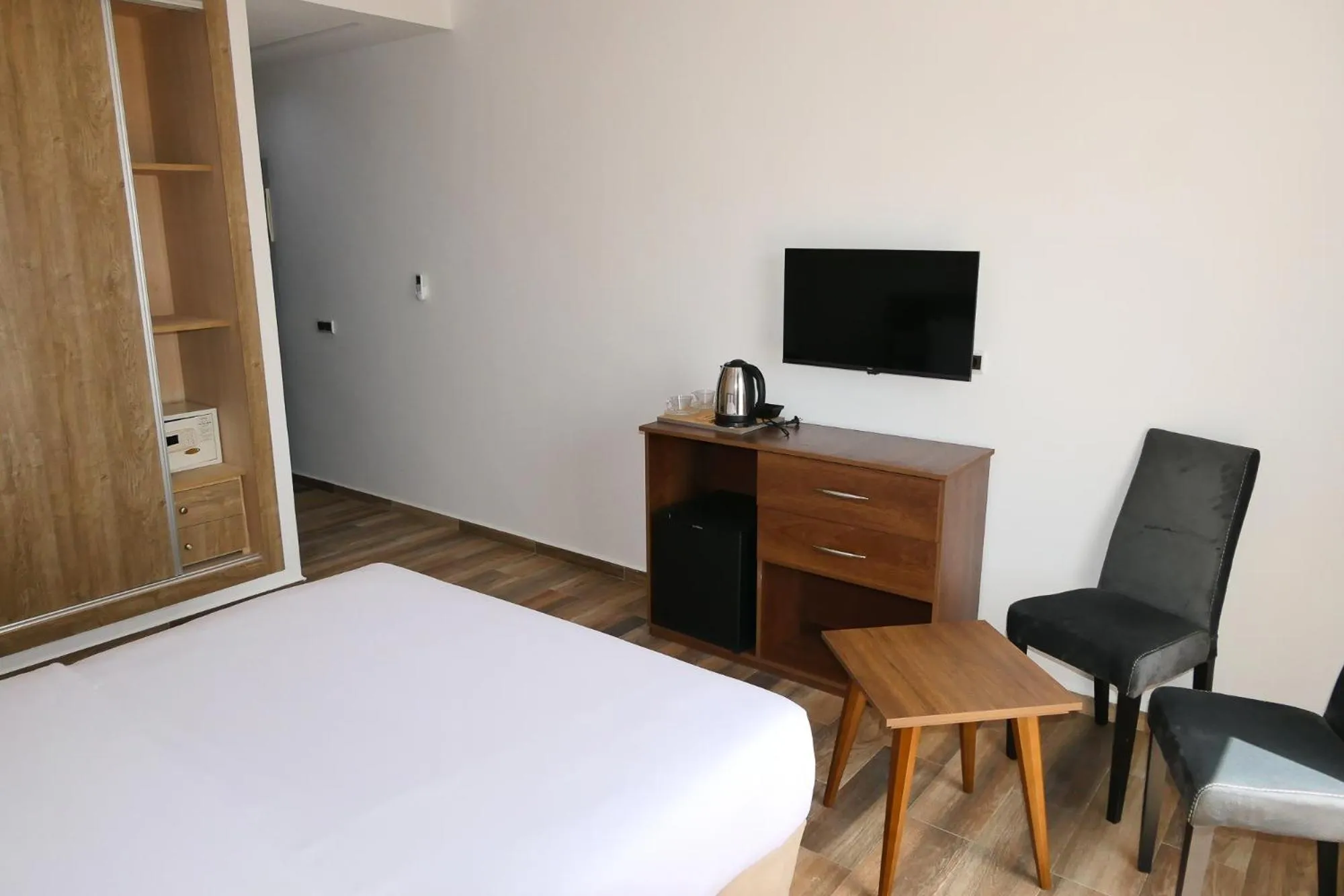 Photo of the whole room, Bed in Hôtel Corail de Cabo