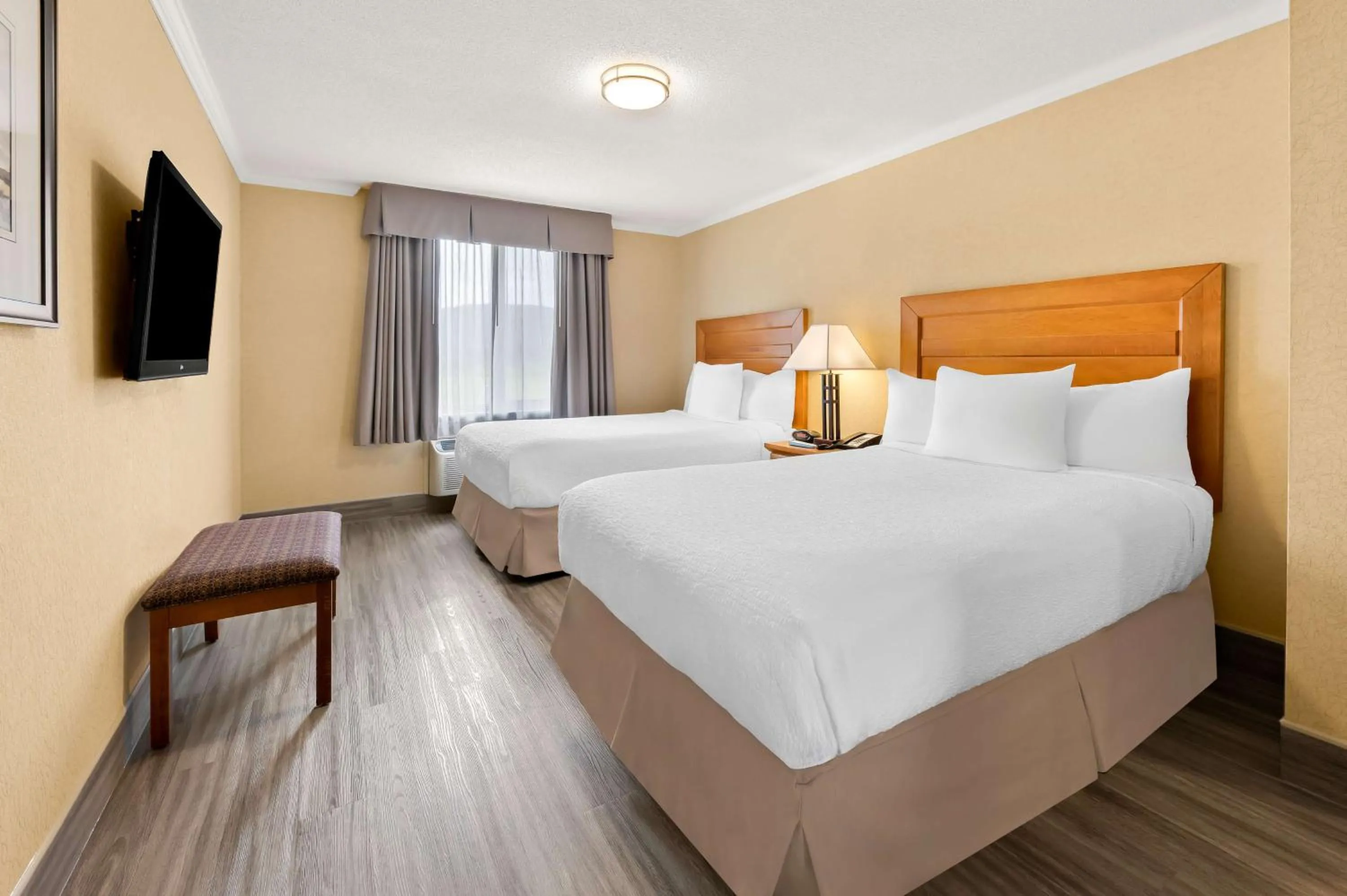 Photo of the whole room, Bed in Best Western Plus NorWester Hotel & Conference Centre