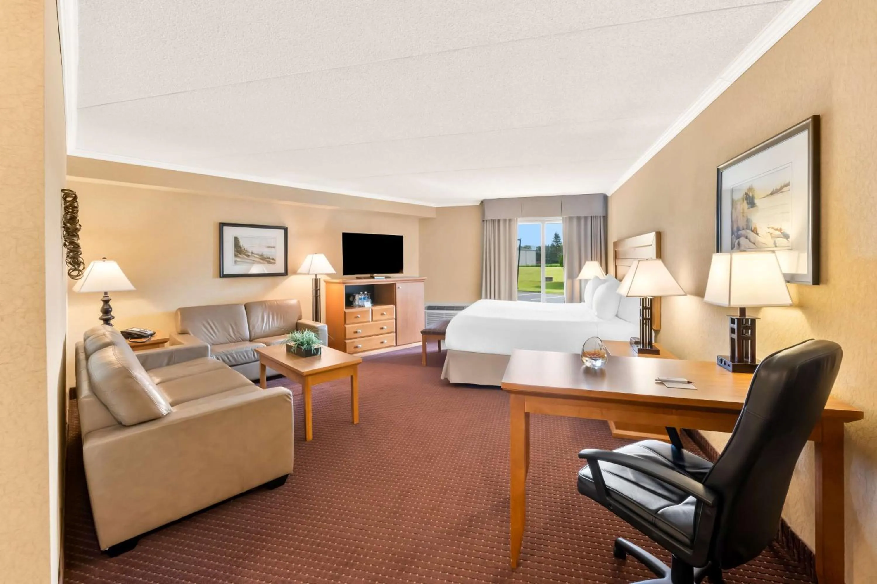 Photo of the whole room, Bed in Best Western Plus NorWester Hotel & Conference Centre