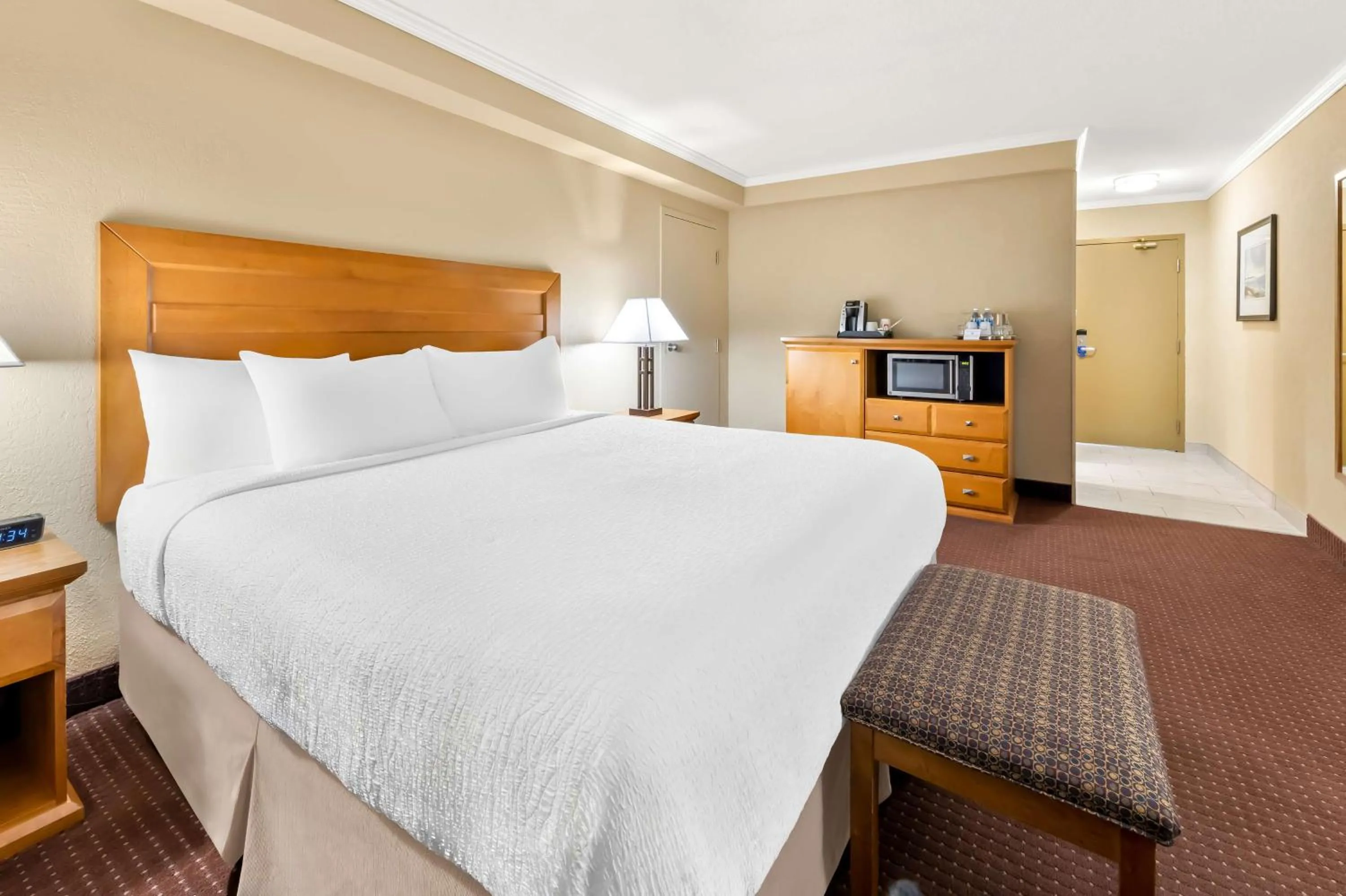 Bedroom, Bed in Best Western Plus NorWester Hotel & Conference Centre