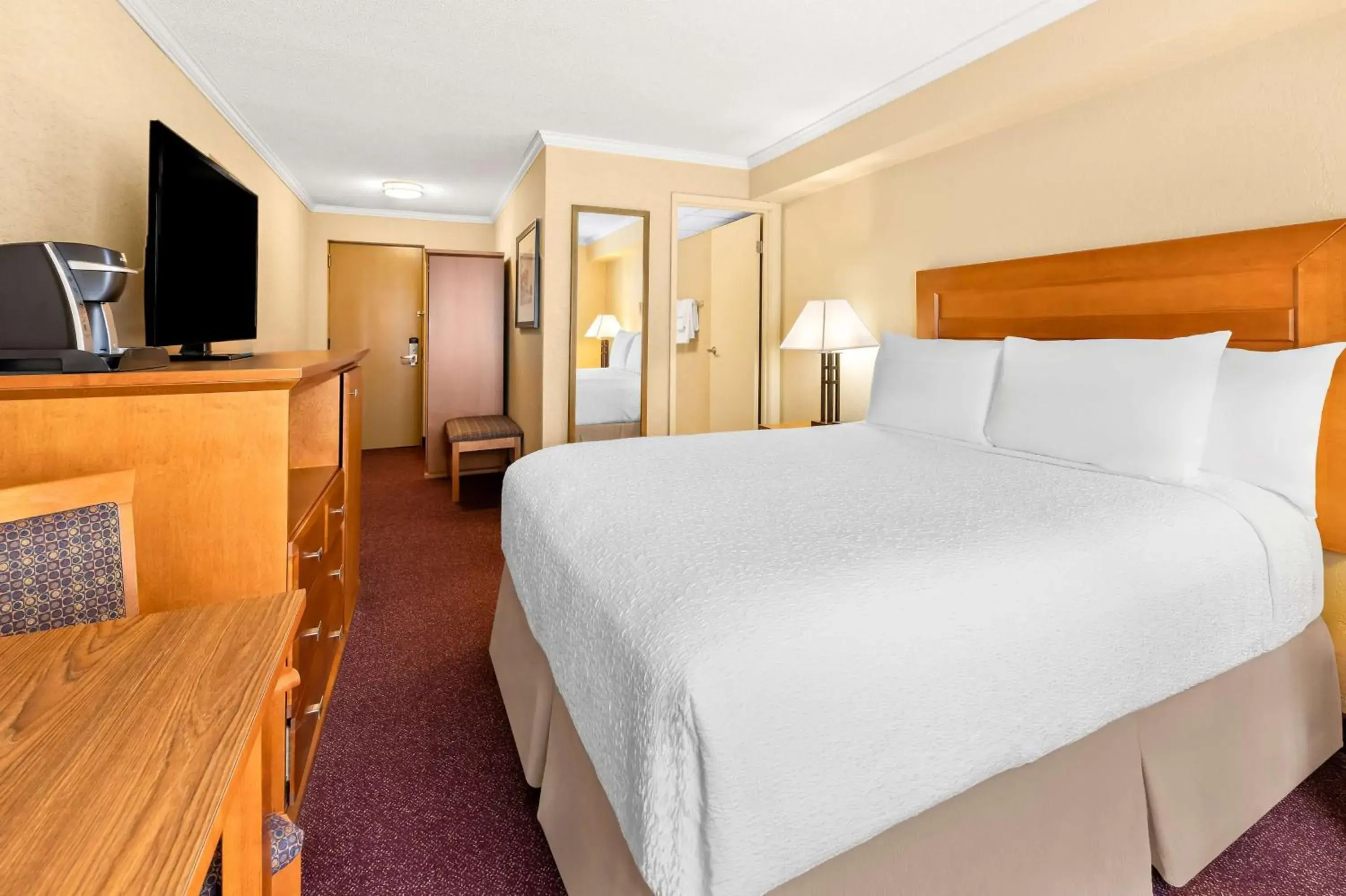 Queen Room – Queen Bed with Sofa Bed Second Floor in Best Western Plus NorWester Hotel & Conference Centre Queen Room – Queen Bed with Sofa Bed Second Floor in Best Western Plus NorWester Hotel & Conference Centre