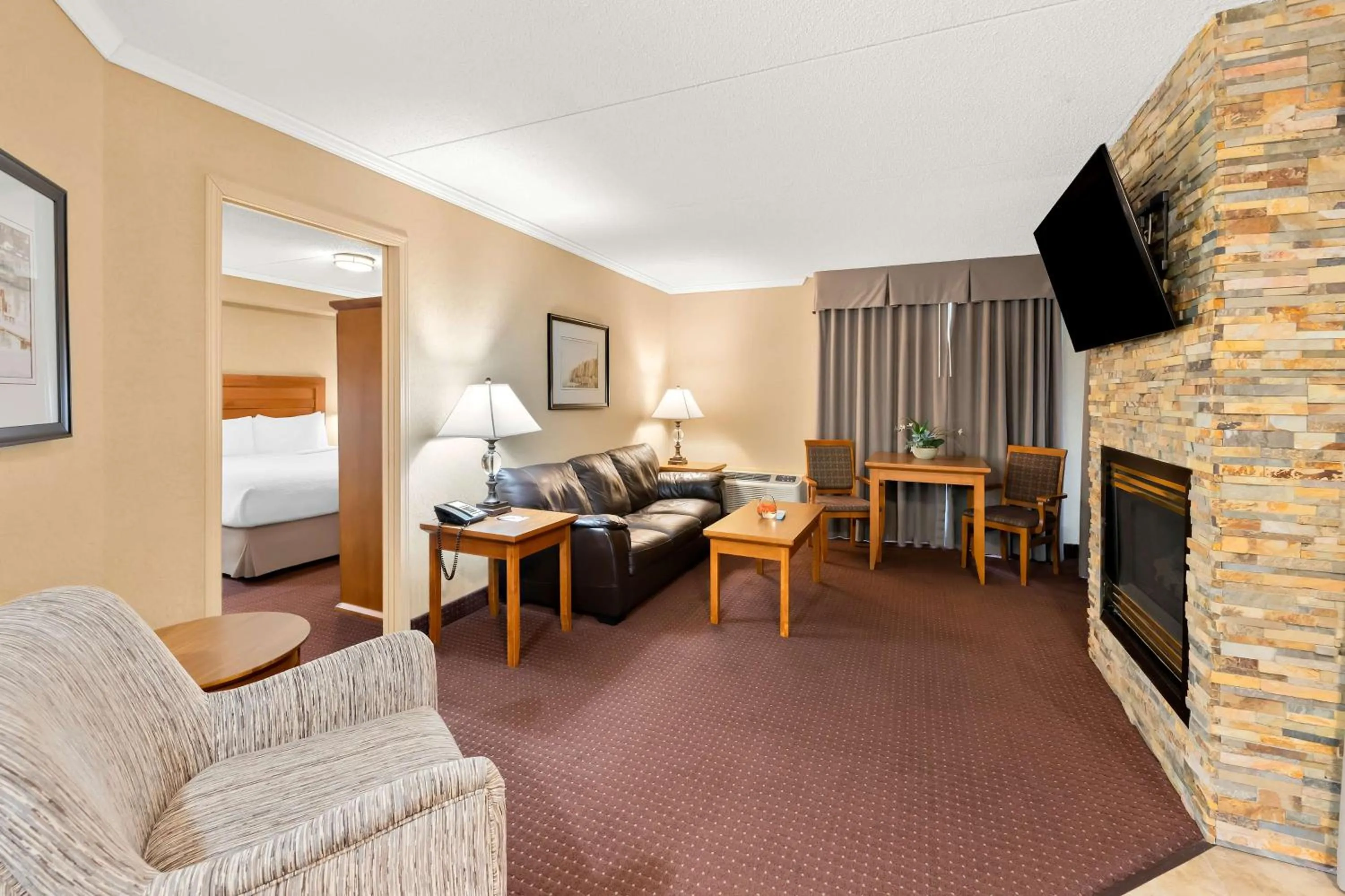 Photo of the whole room, Bed in Best Western Plus NorWester Hotel & Conference Centre