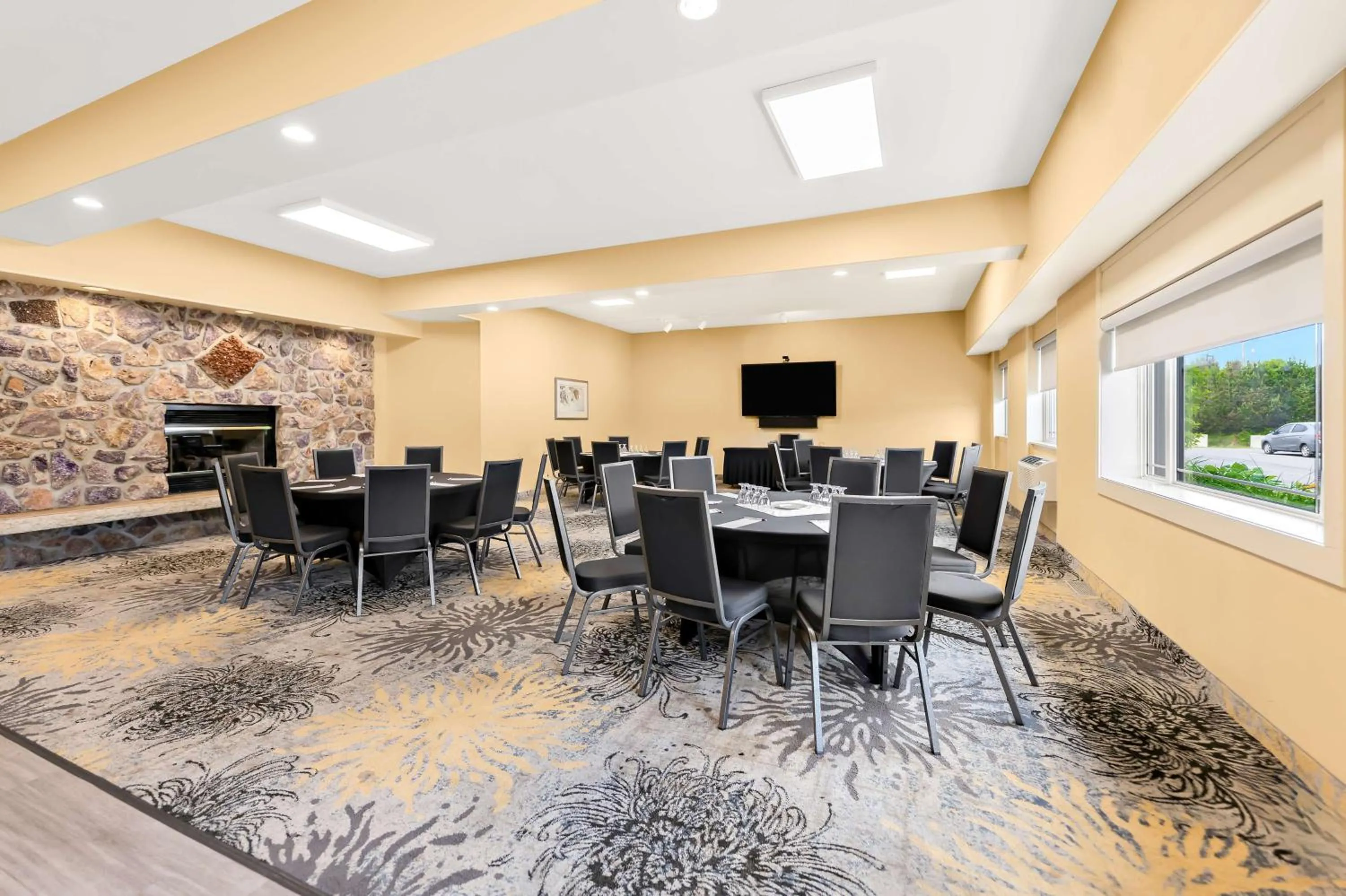 Meeting/conference room in Best Western Plus NorWester Hotel & Conference Centre