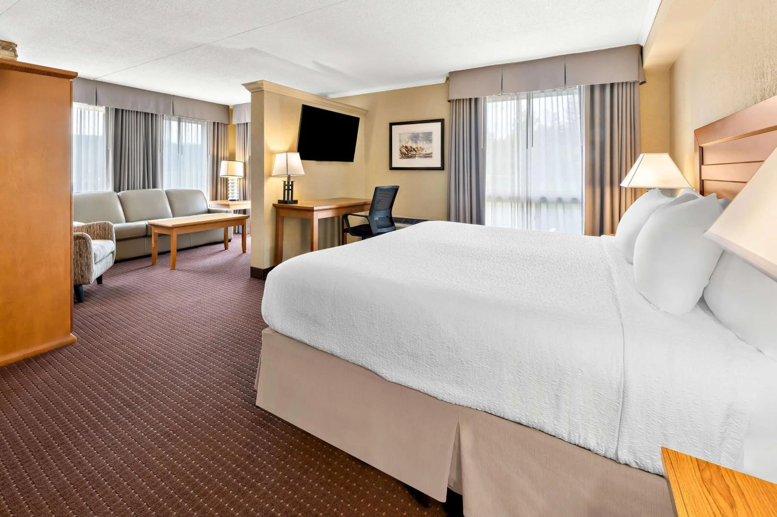 Photo of the whole room, Bed in Best Western Plus NorWester Hotel & Conference Centre