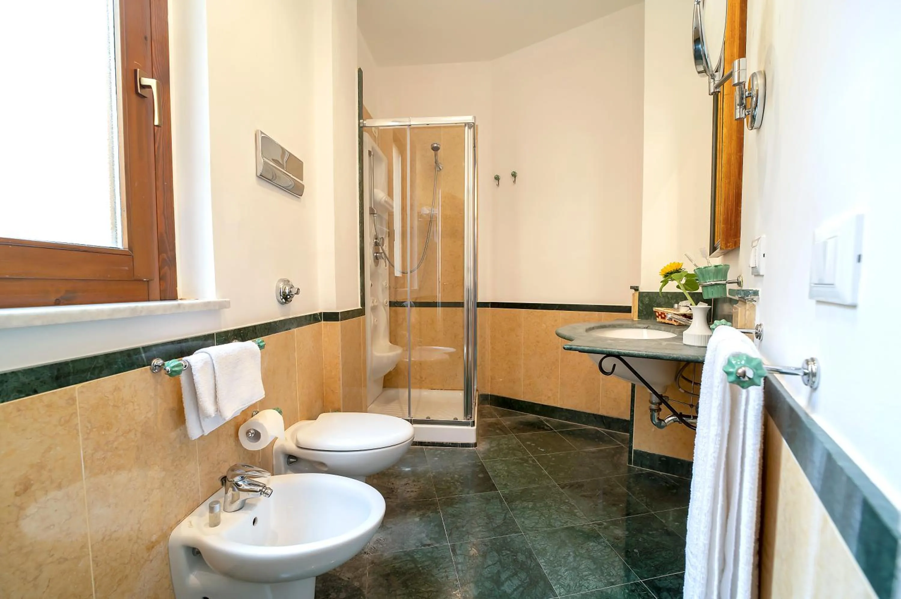 Bathroom in Hotel Vecchio Borgo